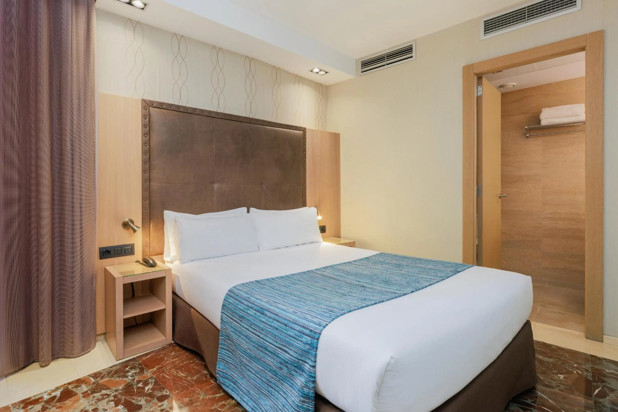 Bedroom, Bed in Hotel Gótico