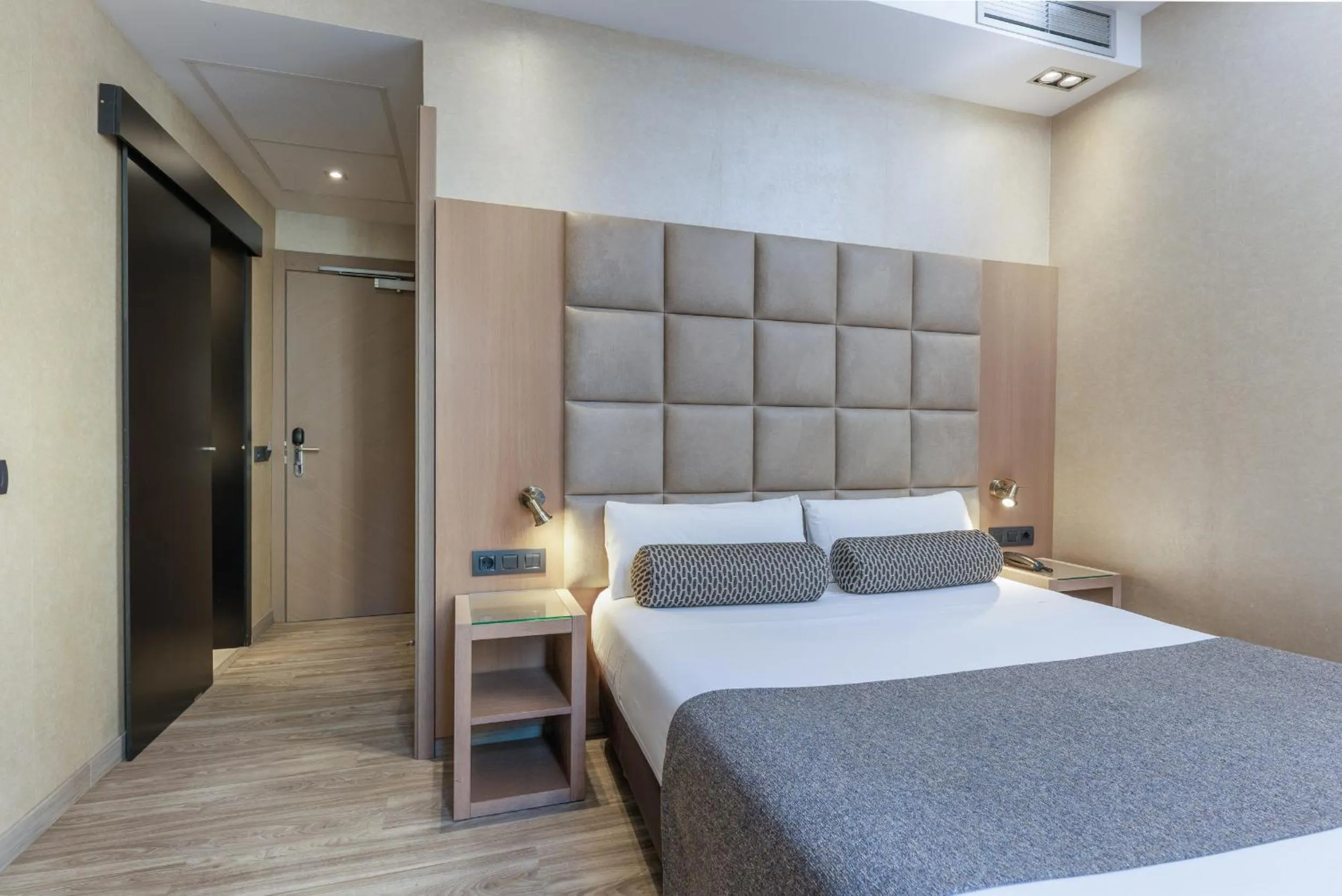 Bedroom, Bed in Hotel Suizo