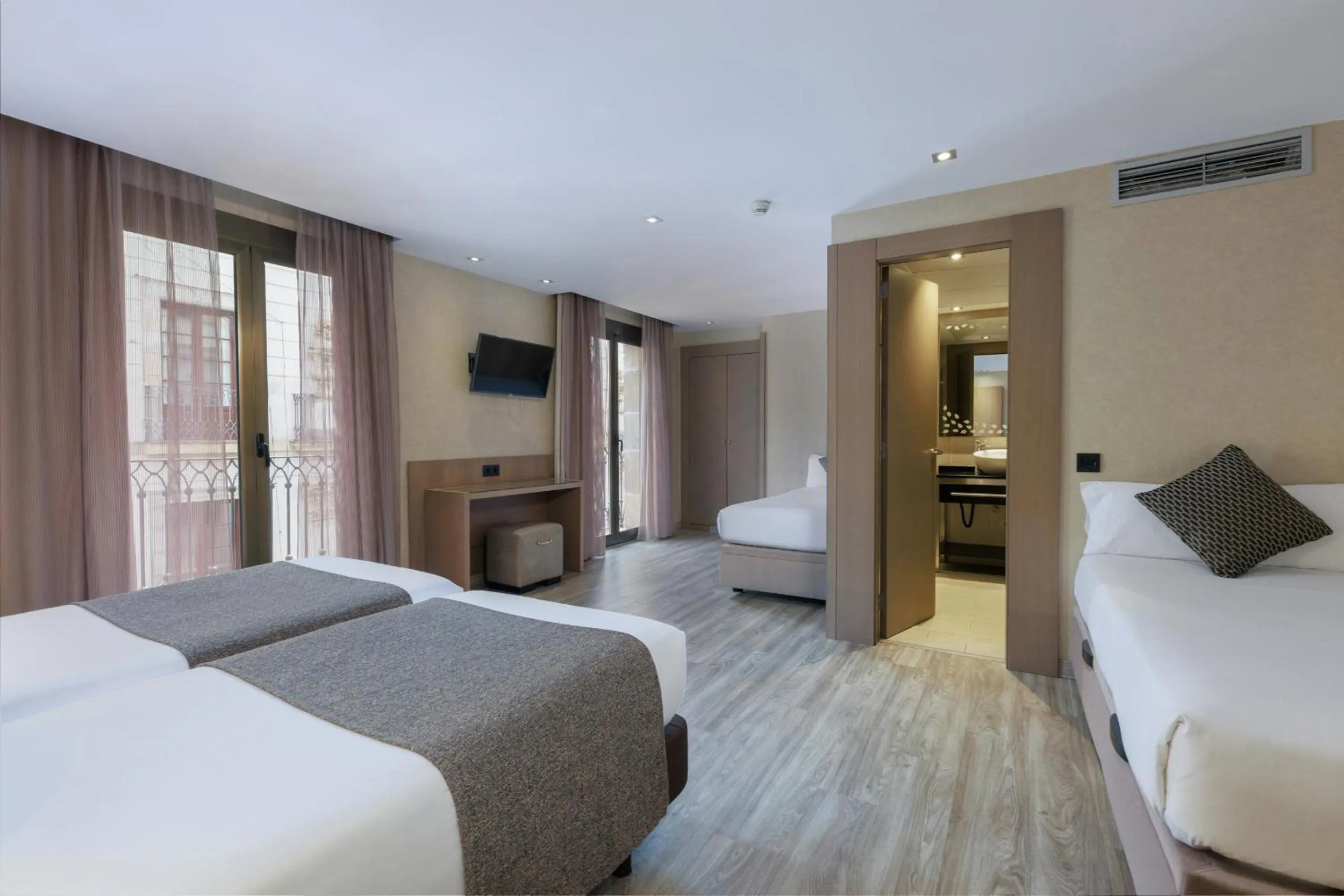 Bedroom, Bed in Hotel Suizo