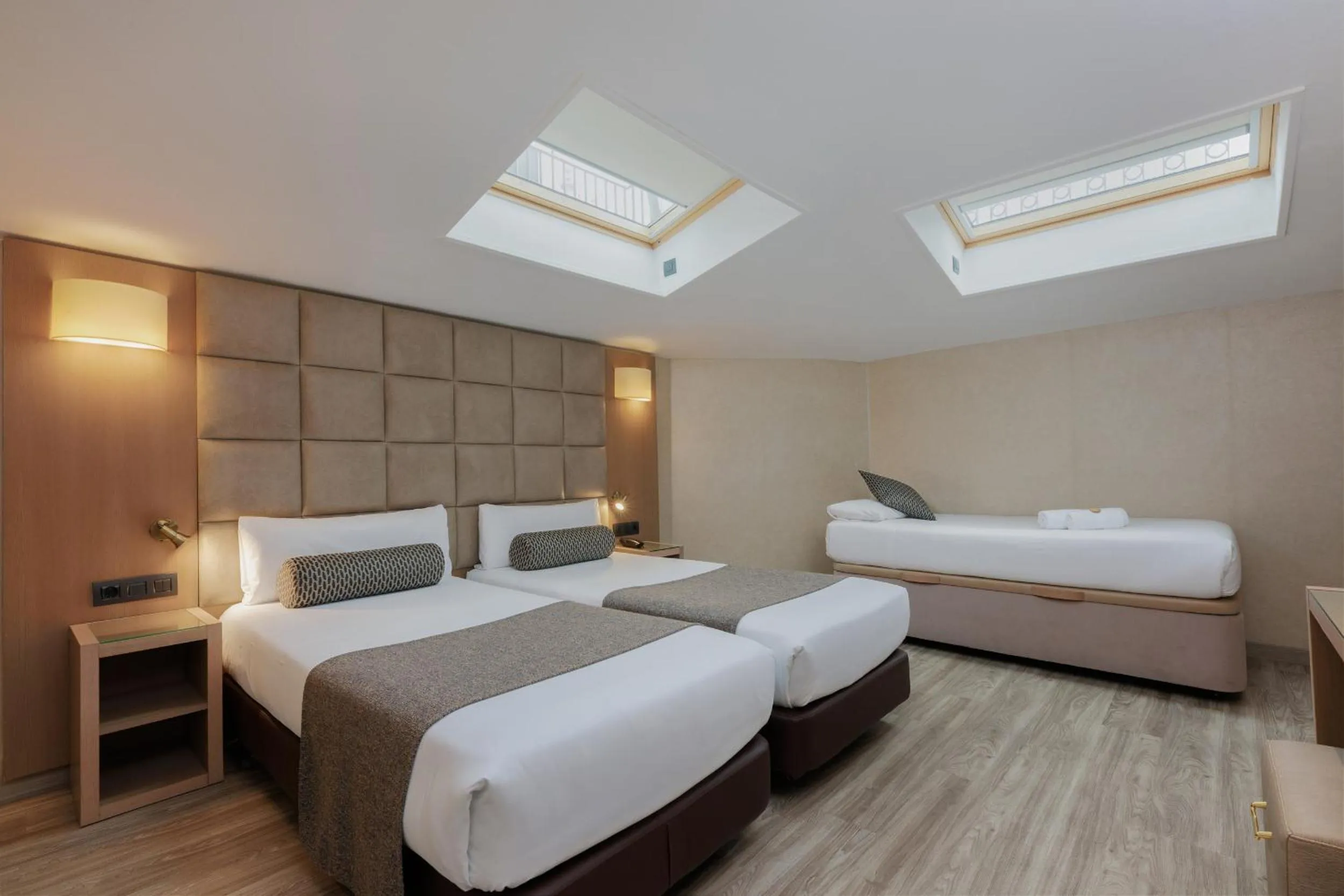 Bedroom, Bed in Hotel Suizo