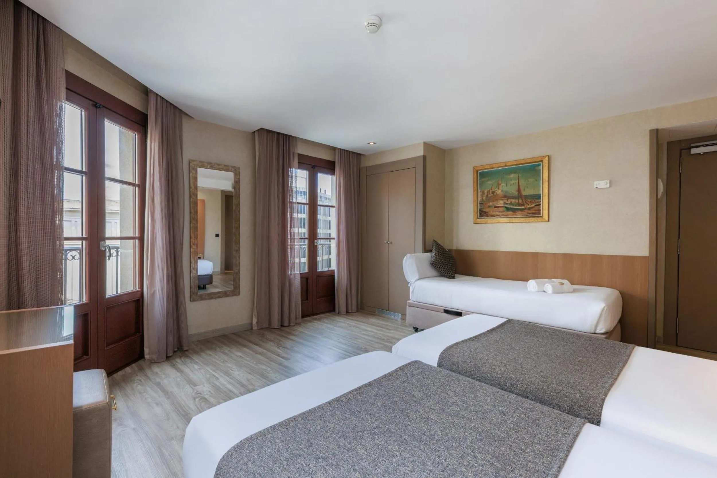 Bedroom, Bed in Hotel Suizo