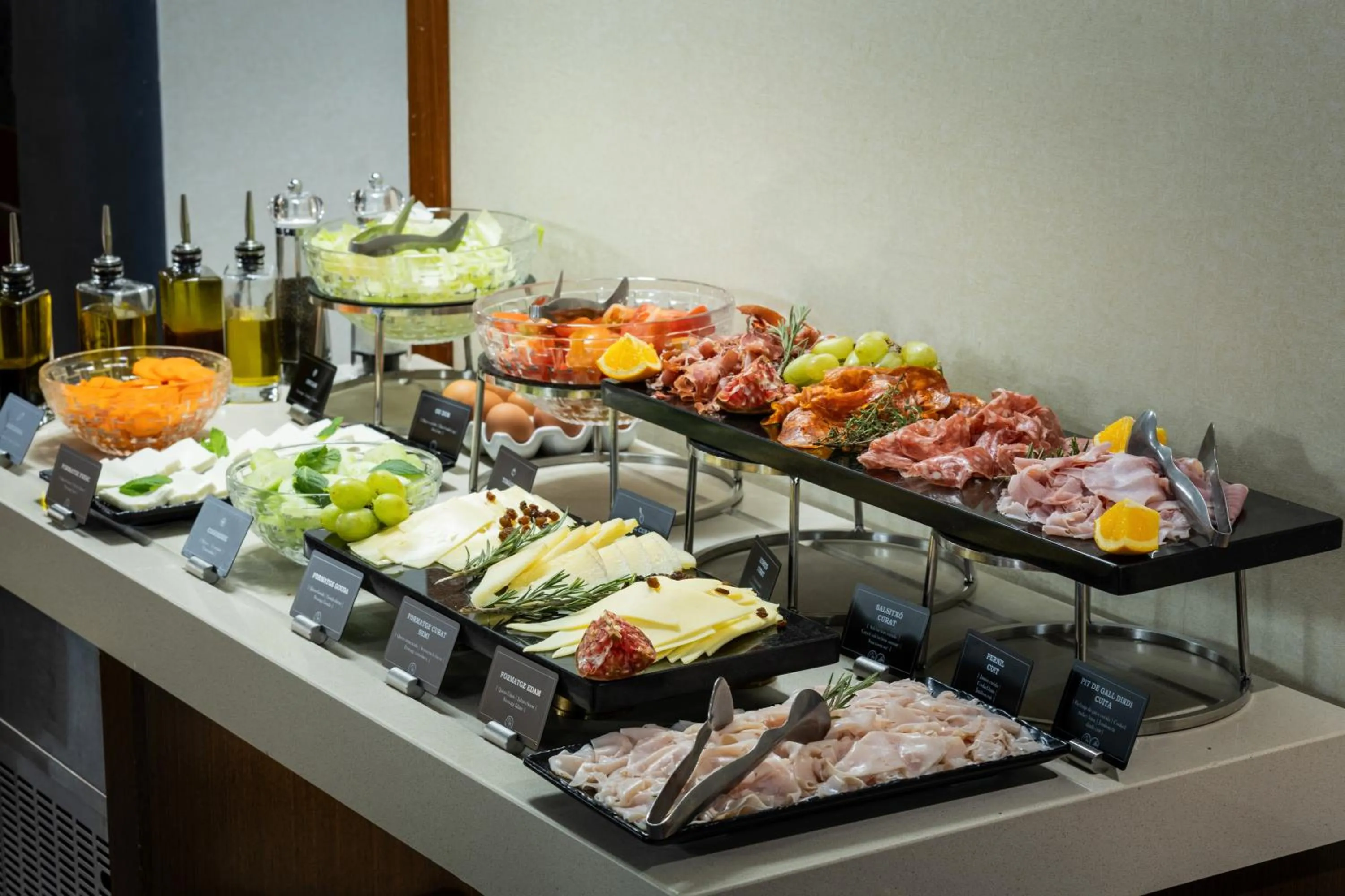 Buffet breakfast in Hotel Suizo