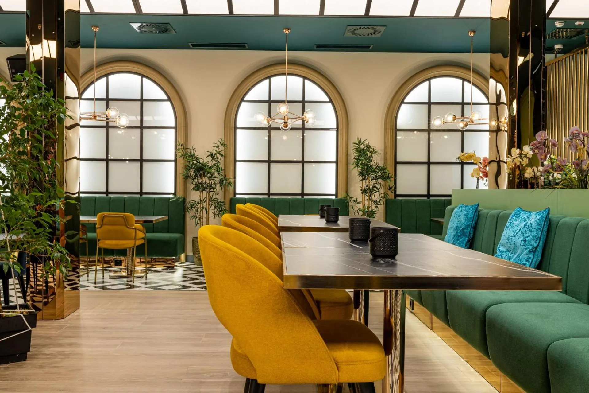 Restaurant/places to eat in Calisi Hotel