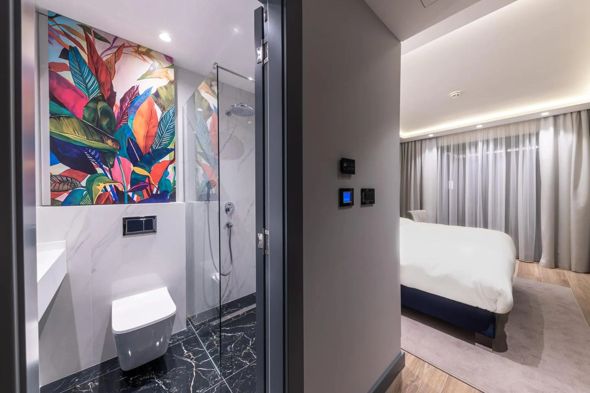 Bathroom, Bed in Calisi Hotel