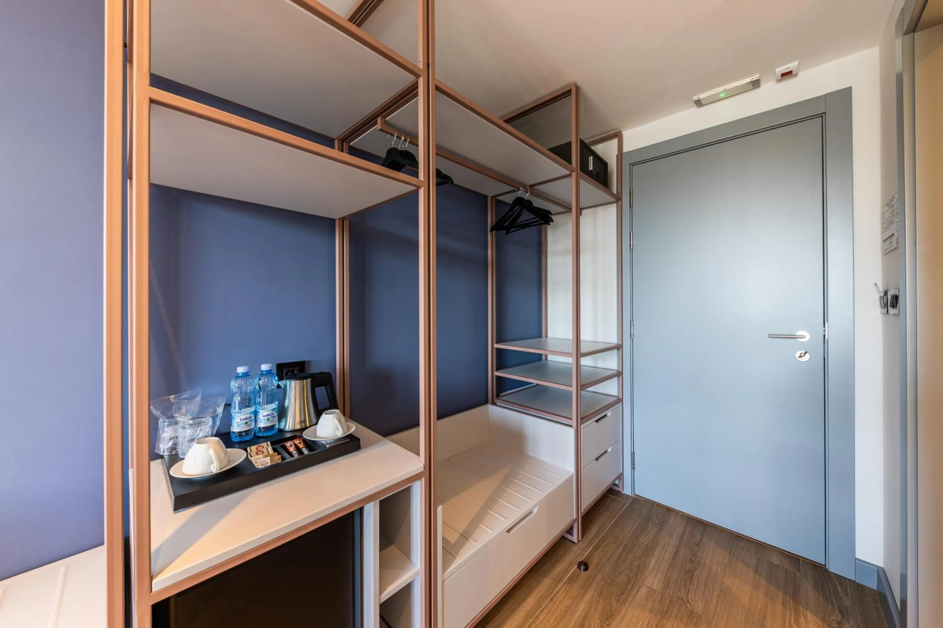 Coffee/tea facilities, Bed in Calisi Hotel