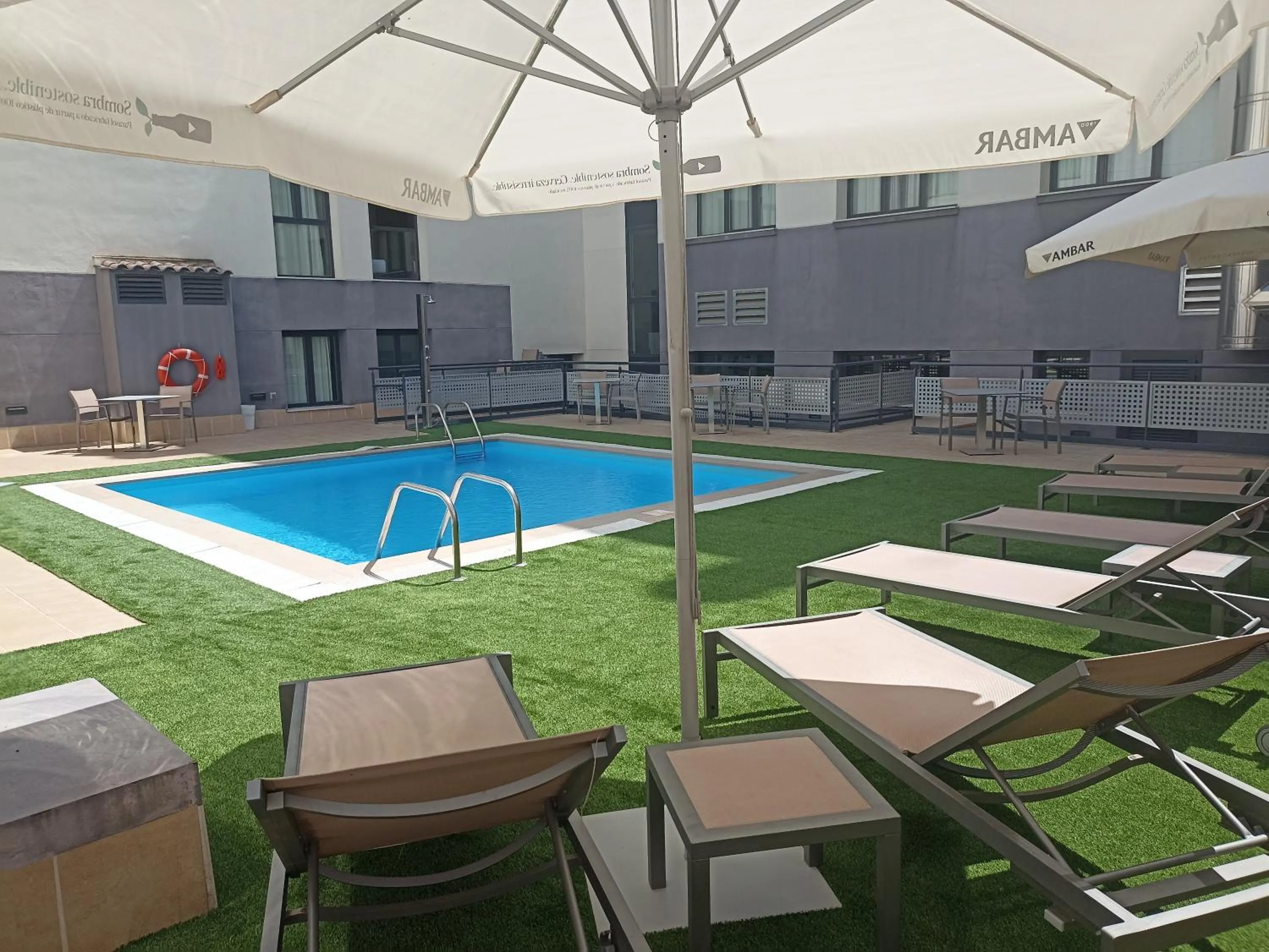 Swimming pool in Hotel Pedro I De Aragon 4 Estrellas SUPERIOR