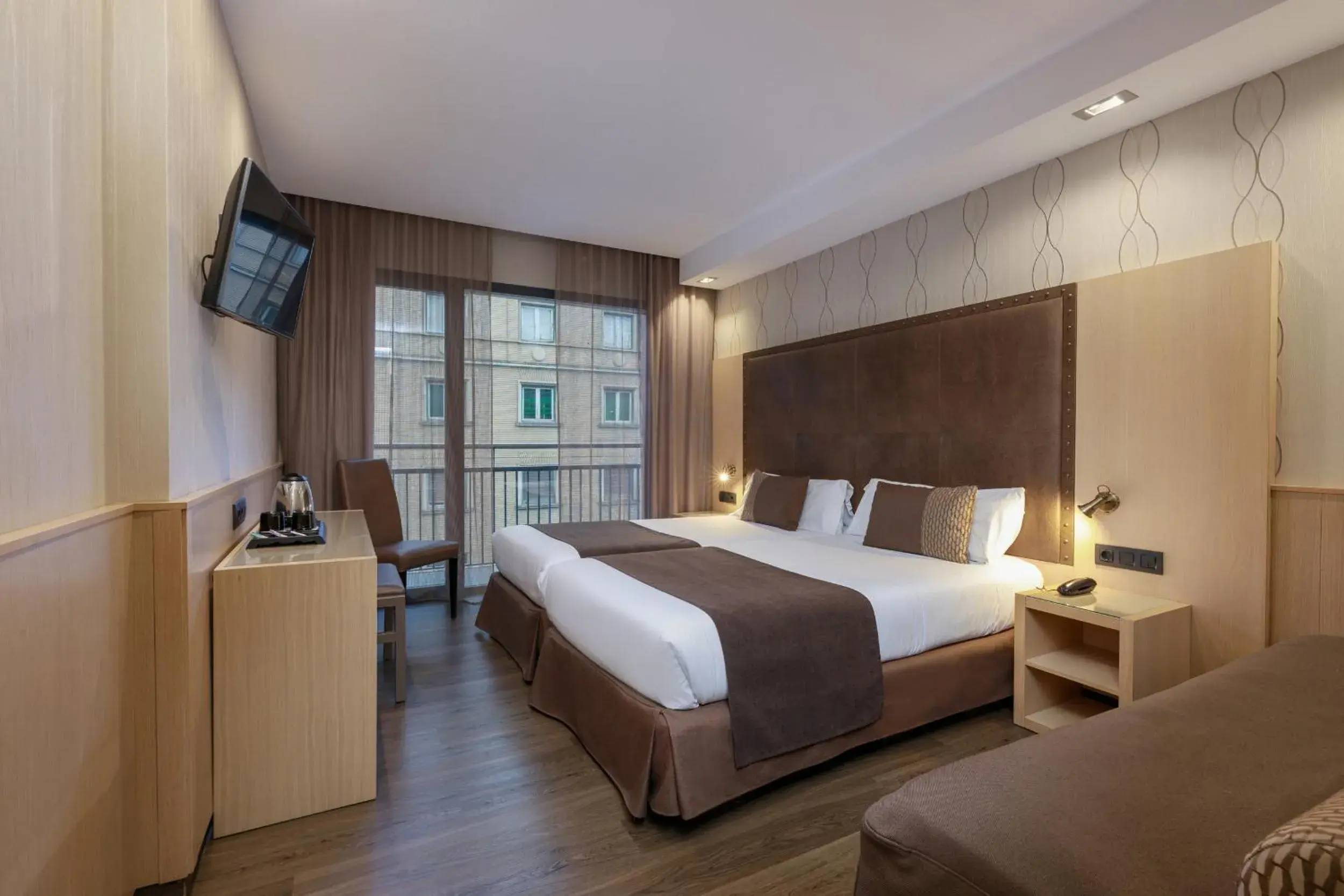 Bedroom, Bed in Hotel Pedro I De Aragon 4 Estrellas SUPERIOR Bedroom, Bed in Hotel Pedro I De Aragon 4 Estrellas SUPERIOR