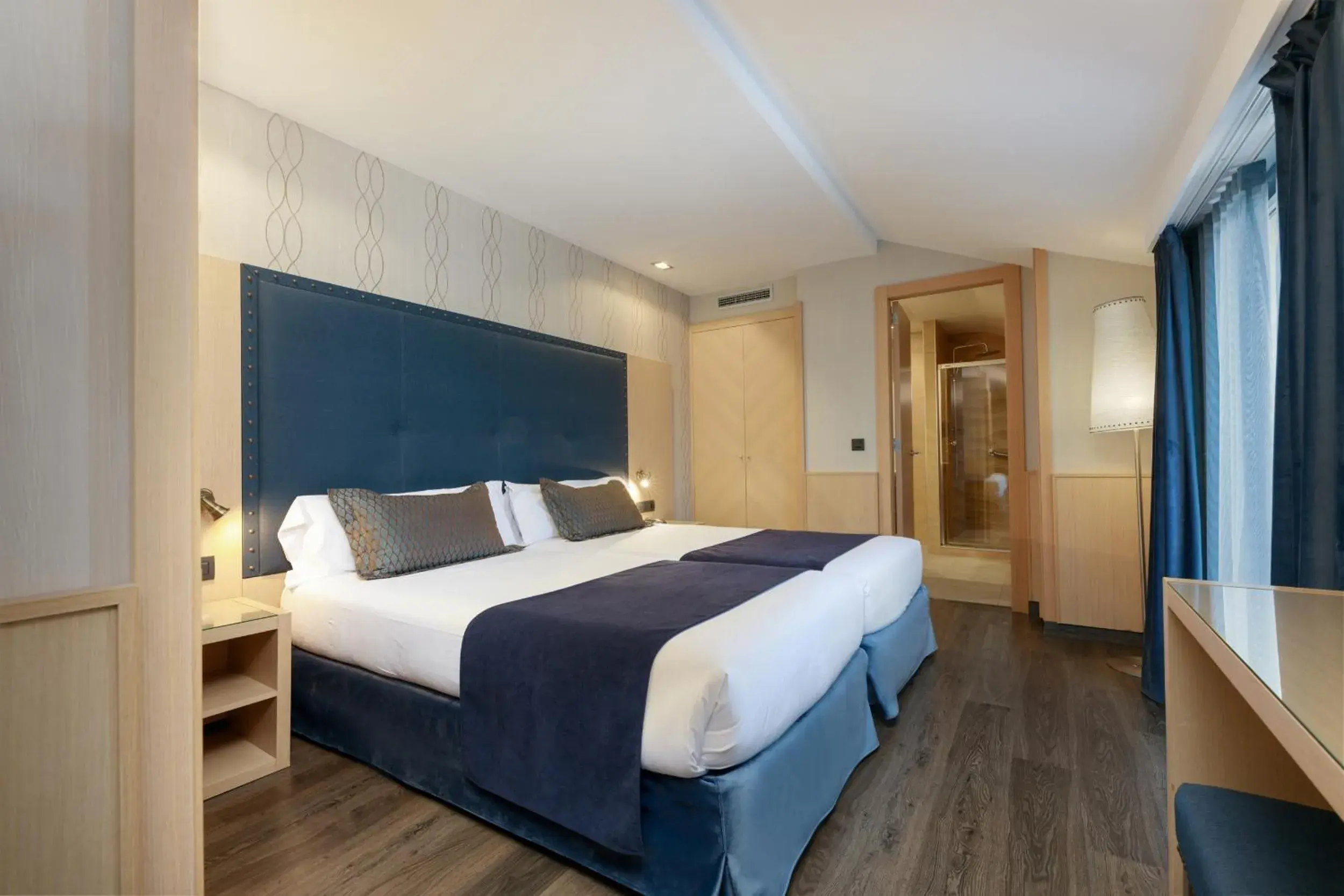 Bedroom, Bed in Hotel Pedro I De Aragon 4 Estrellas SUPERIOR Bedroom, Bed in Hotel Pedro I De Aragon 4 Estrellas SUPERIOR