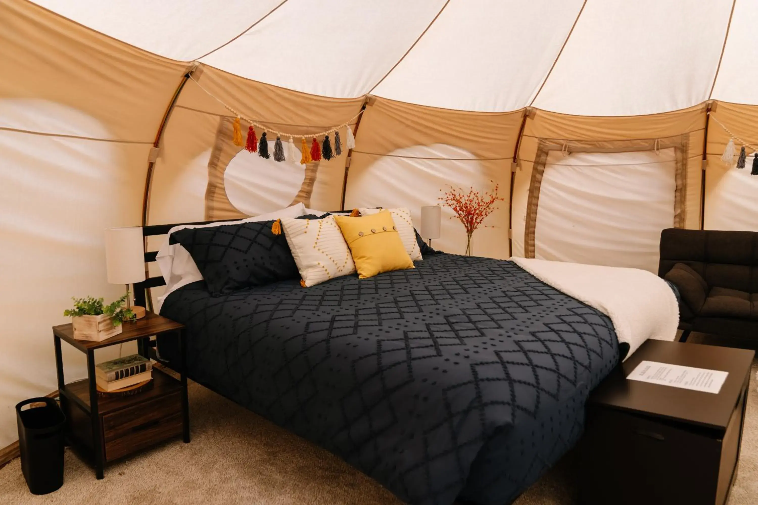 Yellowstone Family Tent in Starlight Retreat Yellowstone Yellowstone Family Tent in Starlight Retreat Yellowstone
