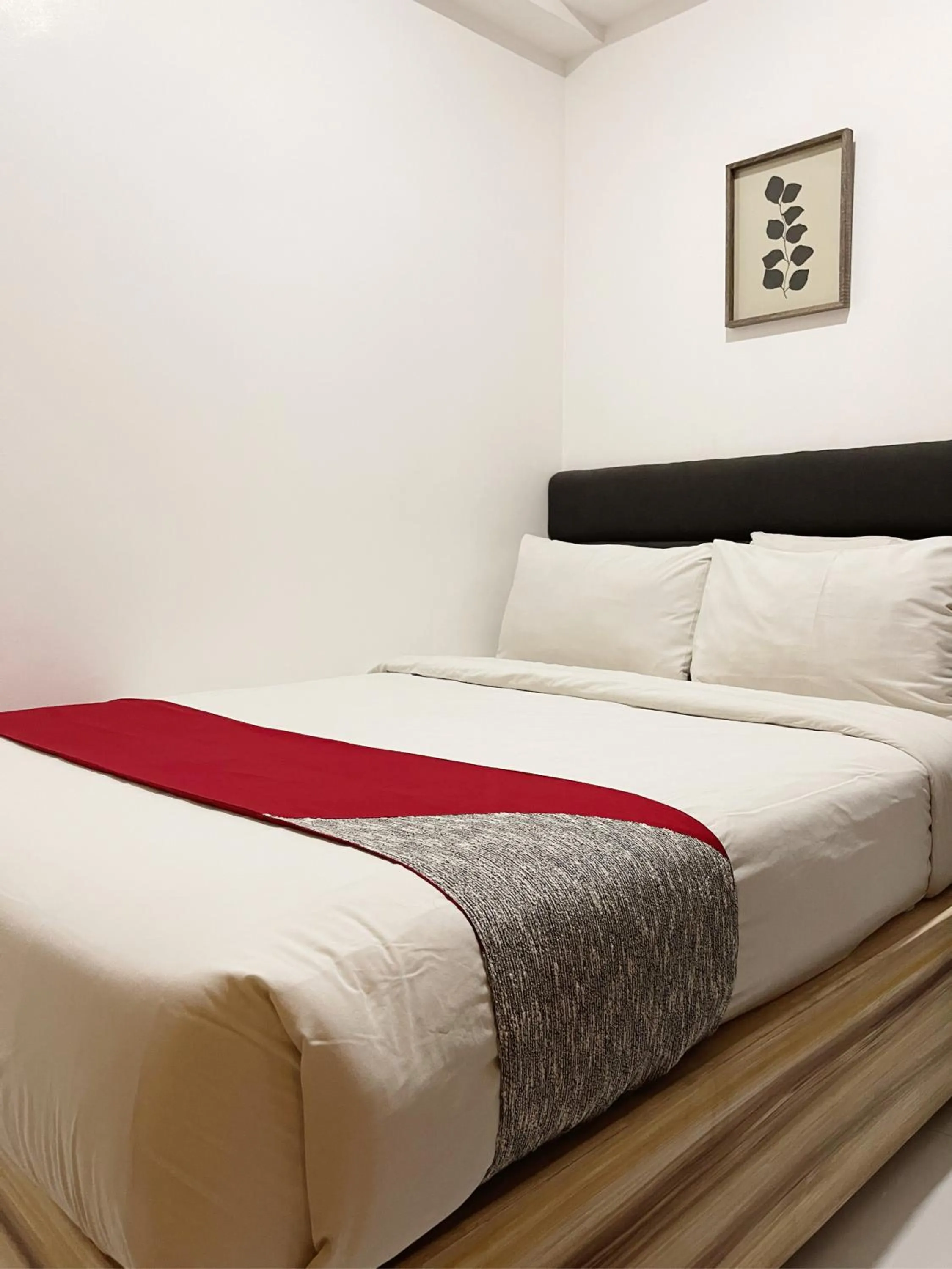 Bed in Airo Suites Makati