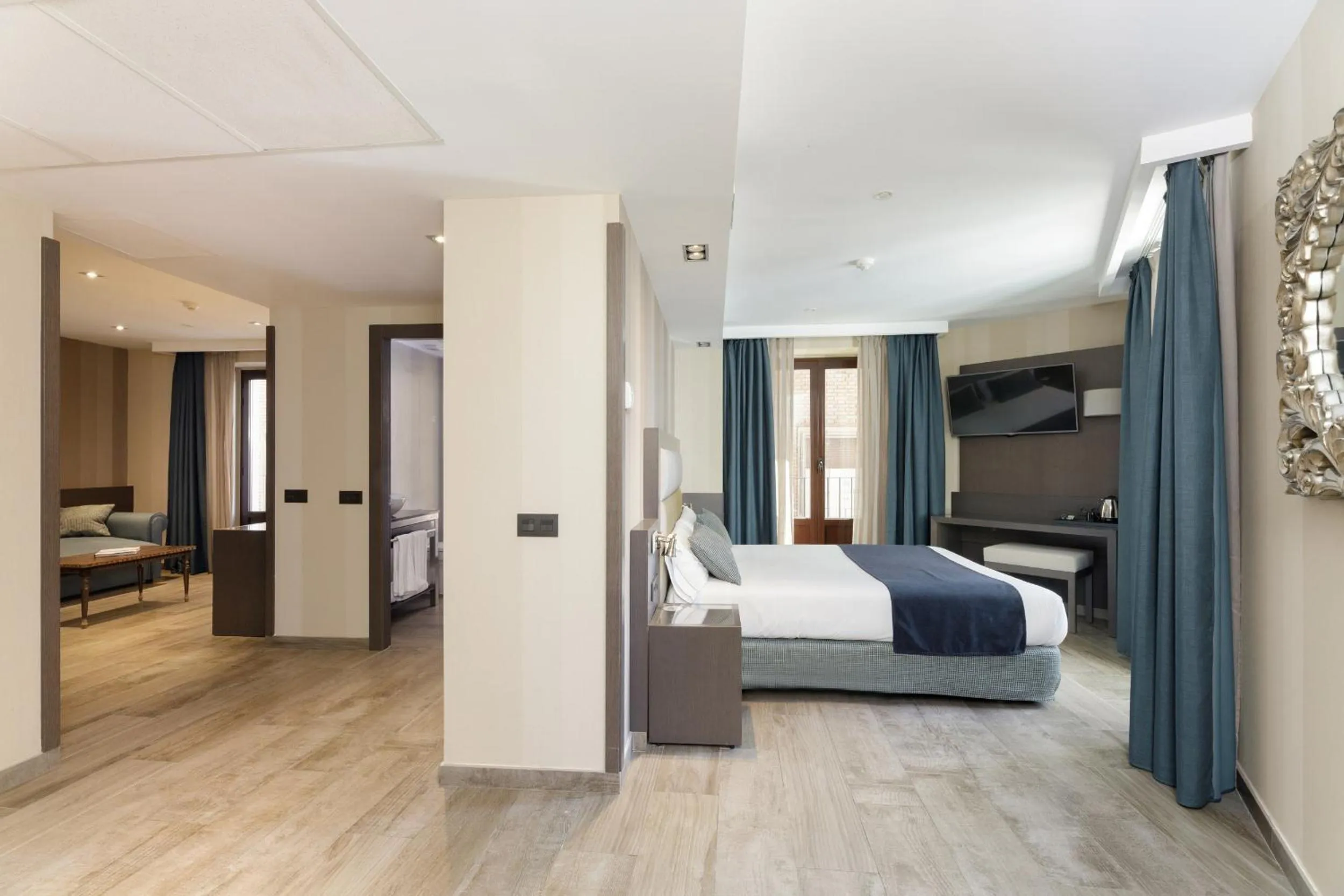 Bedroom, Bed in Hotel Reina Cristina