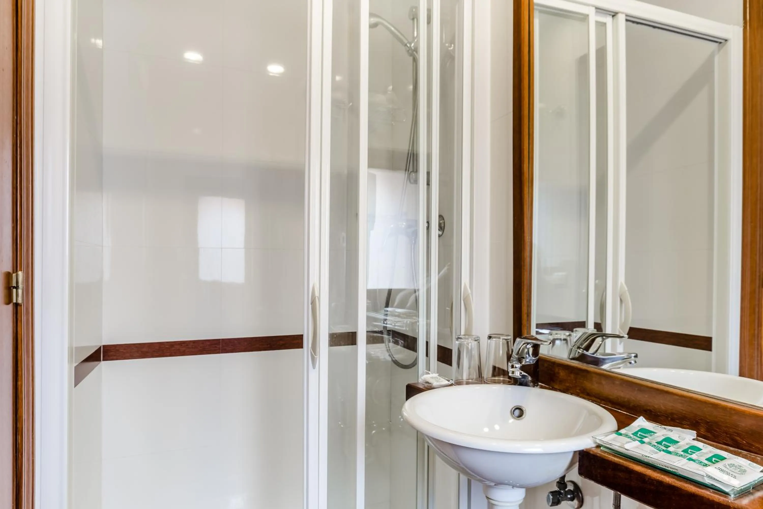 Toilet in Hotel Albarracín