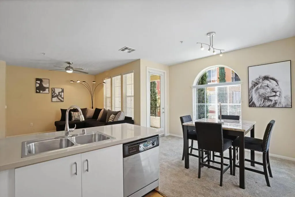 Luxury 2BR/2BA!5Min to Disney! Angelstadium! HondaCenter.