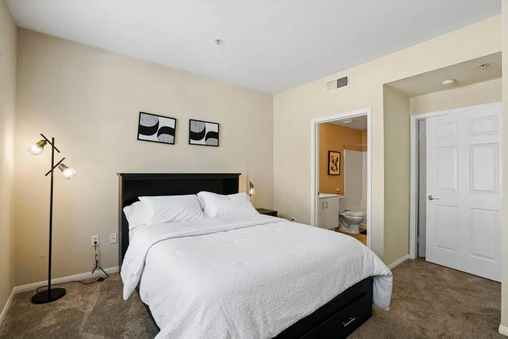 Bed in Luxury 2BR/2BA!5Min to Disney! Angelstadium! HondaCenter.