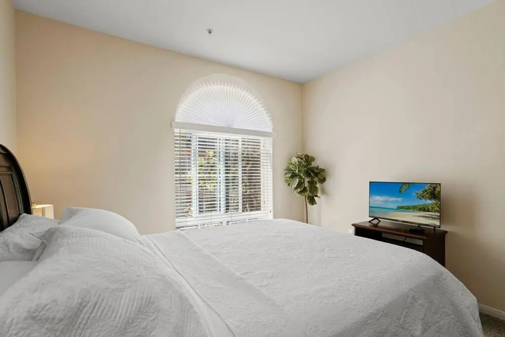 Bed in Luxury 2BR/2BA!5Min to Disney! Angelstadium! HondaCenter.