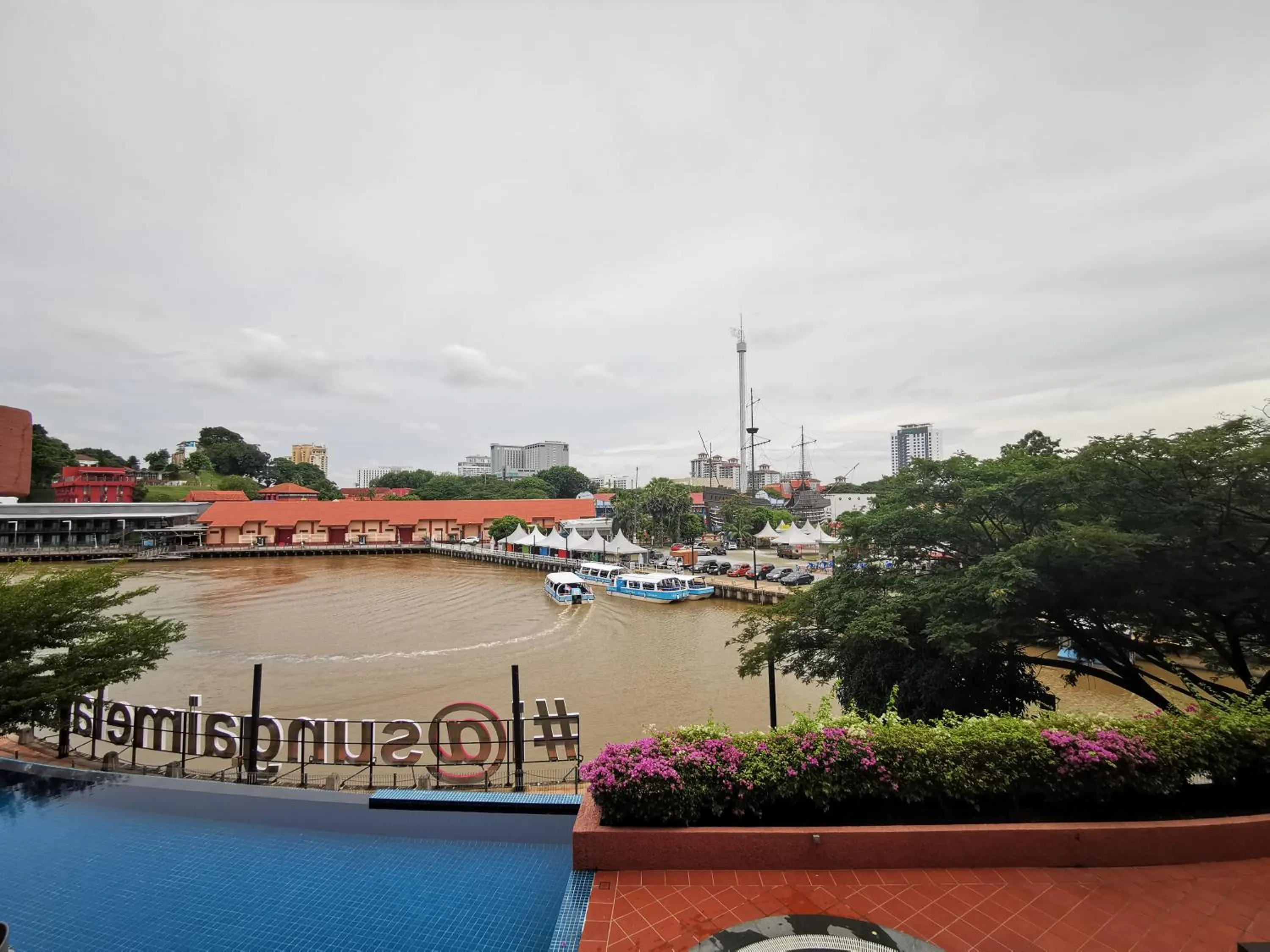 Property building in Casa del Rio Residences