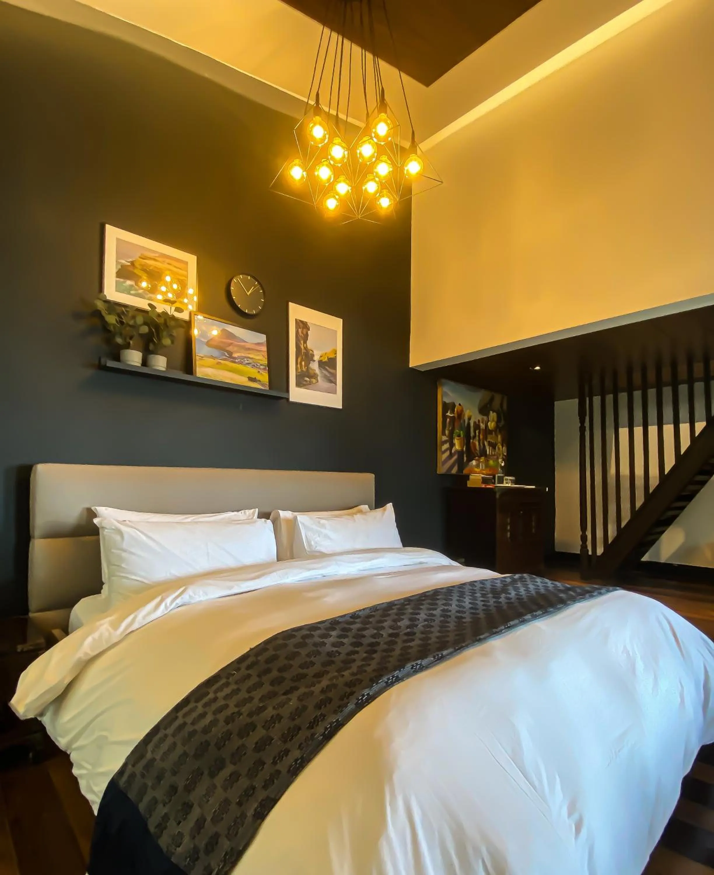 Photo of the whole room, Bed in Nuuk Taal Lake