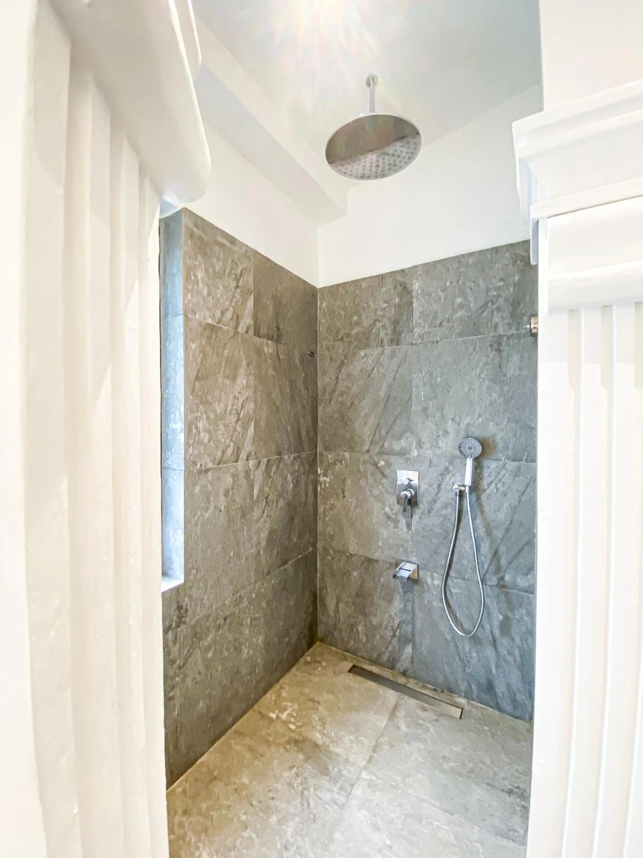 Shower in Nuuk Taal Lake