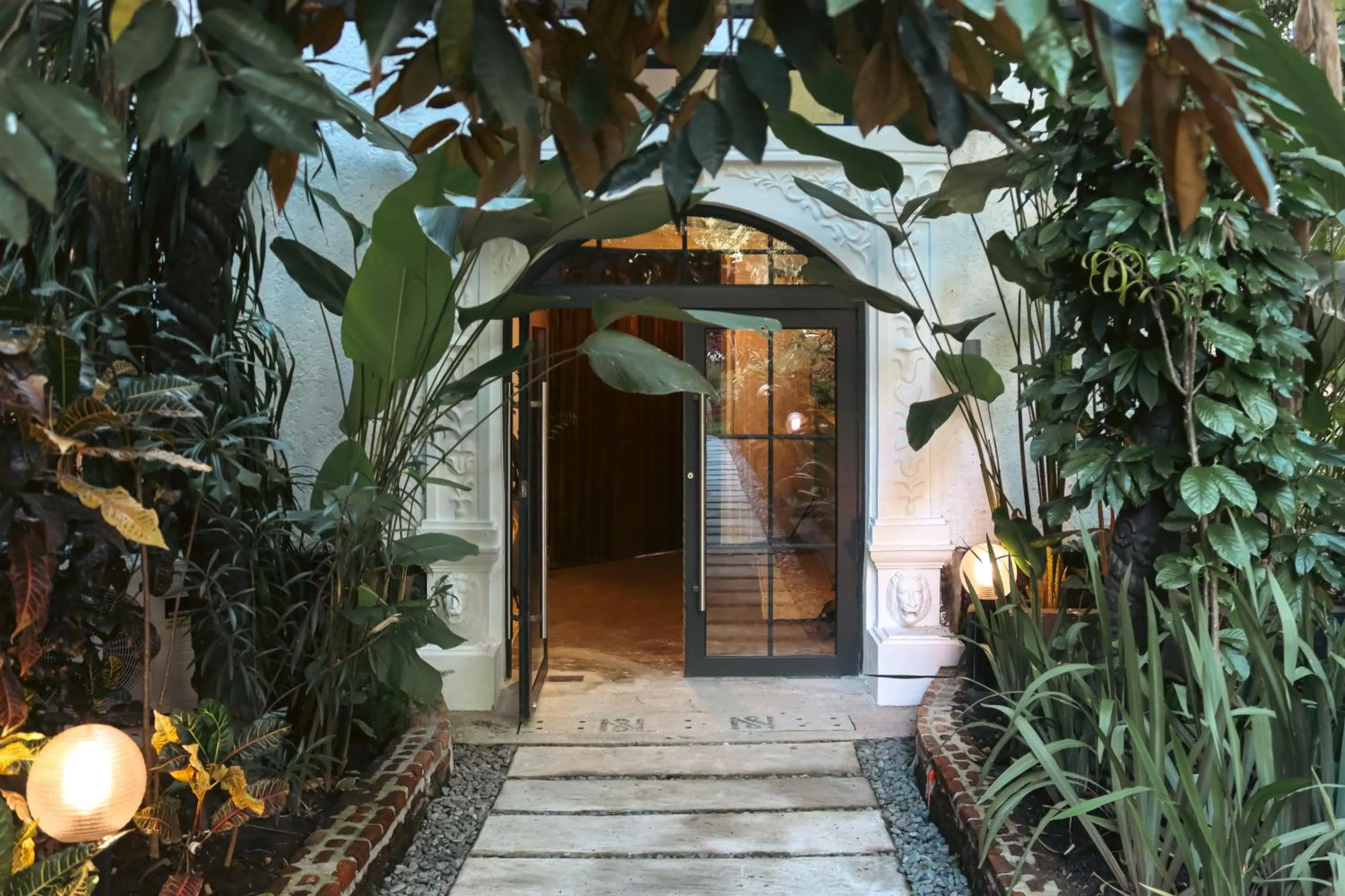 Facade/entrance in Nuuk Taal Lake