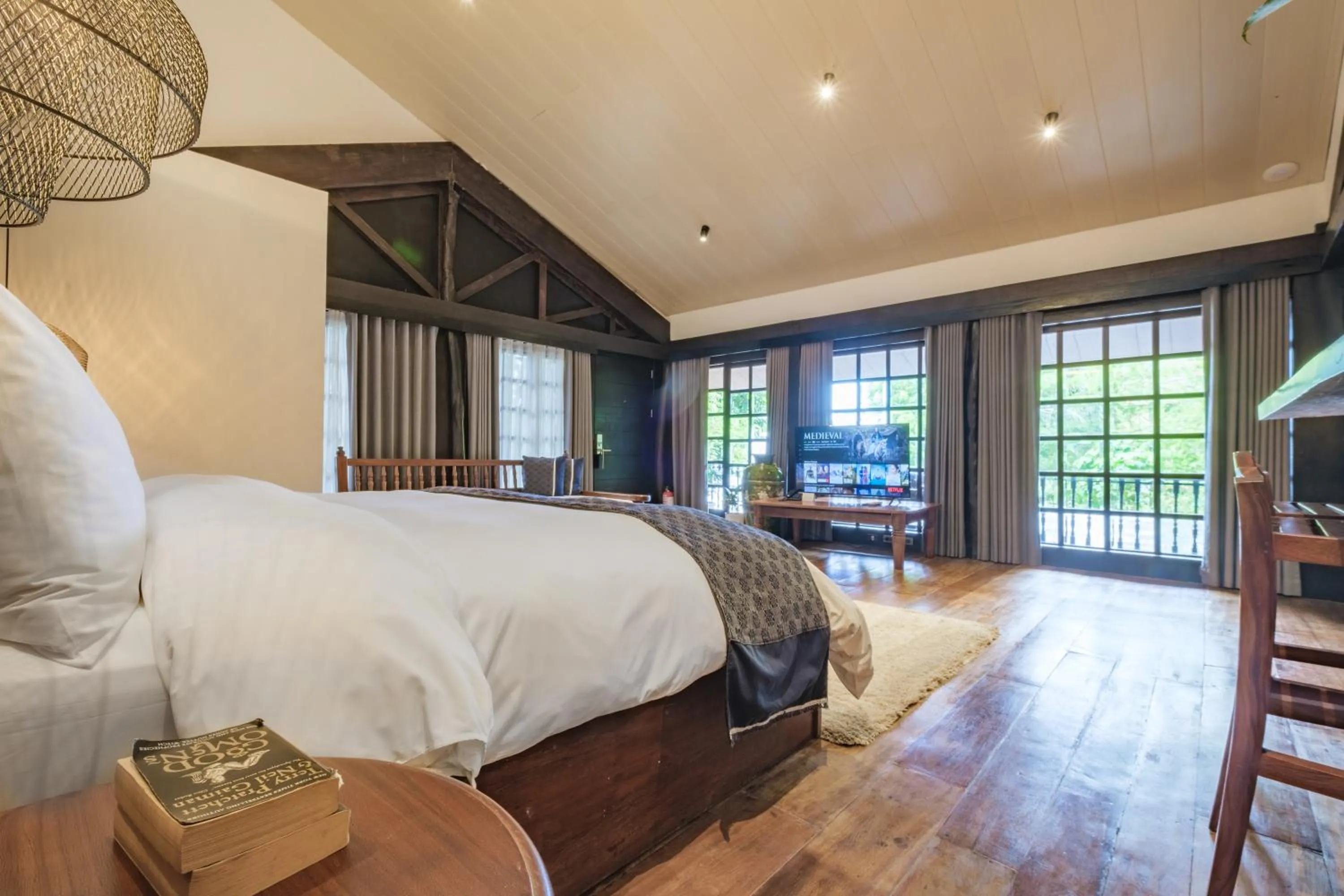 Photo of the whole room, Bed in Nuuk Taal Lake