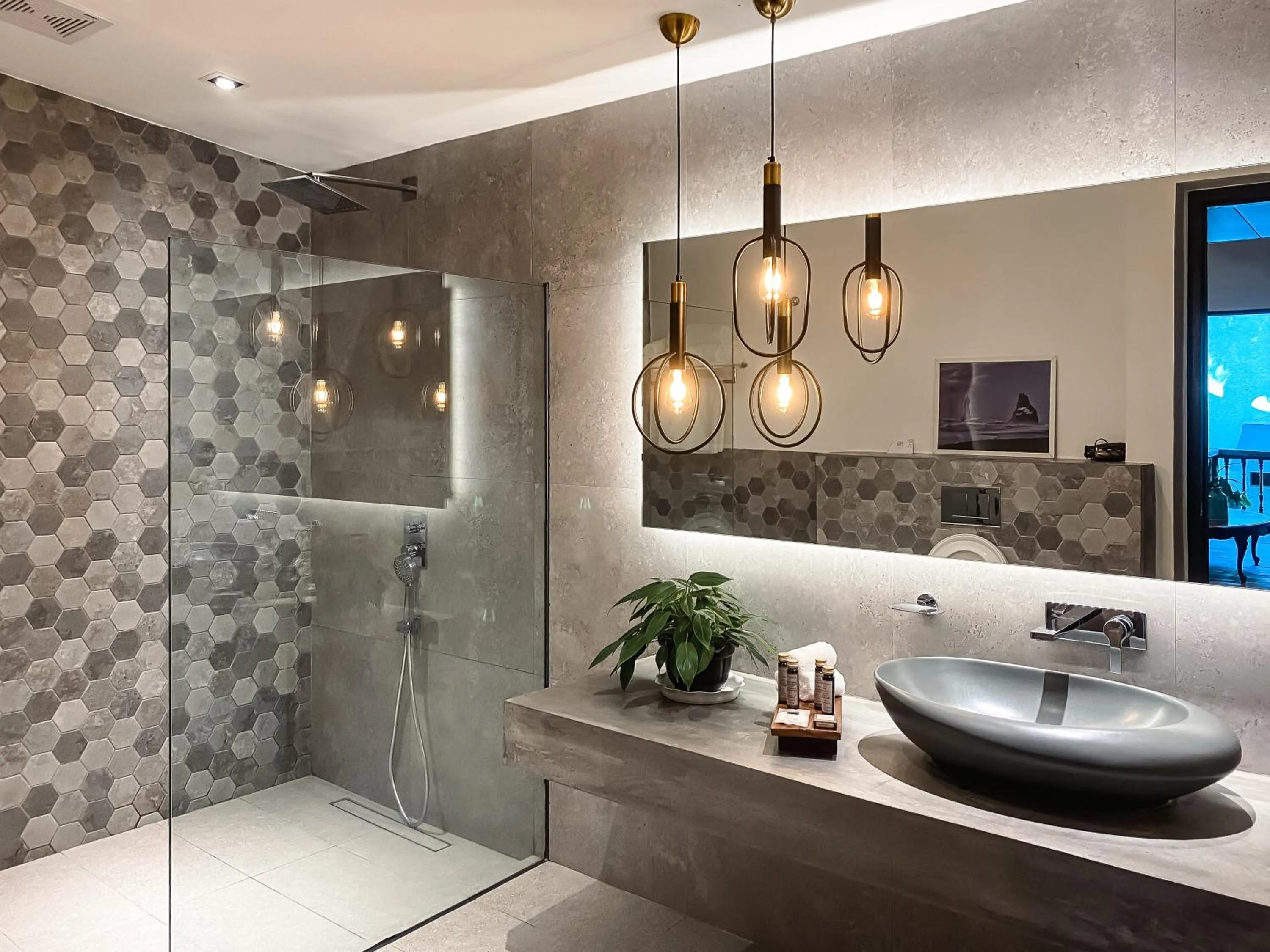 Shower in Nuuk Taal Lake