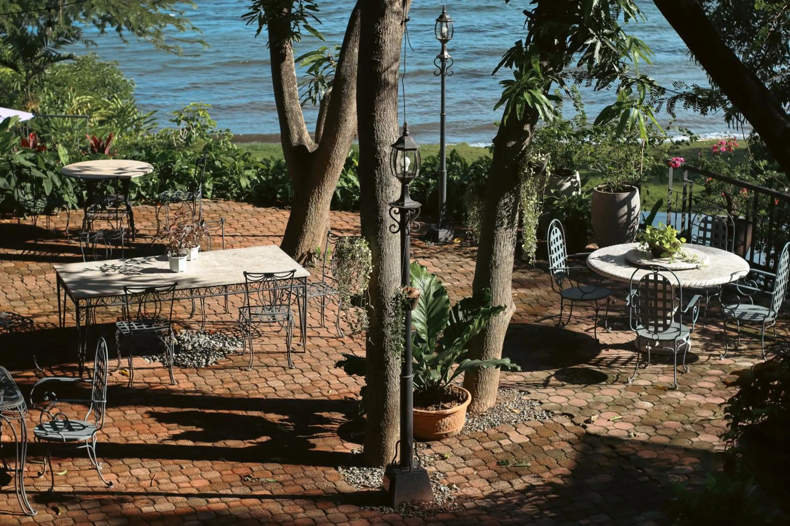 Restaurant/places to eat in Nuuk Taal Lake