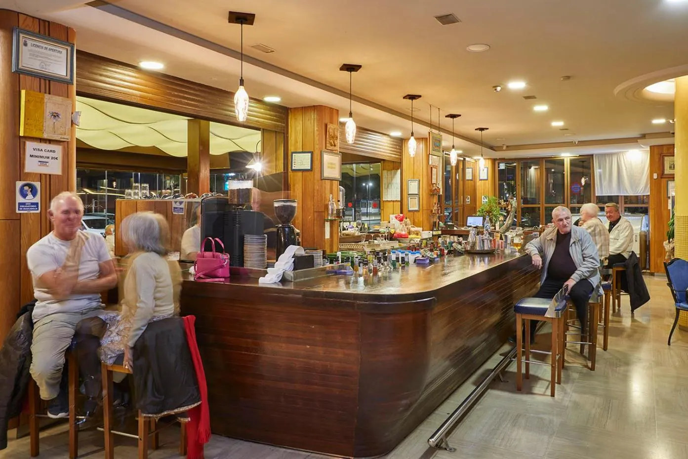 Restaurant/places to eat in Apartamentos La Jabega