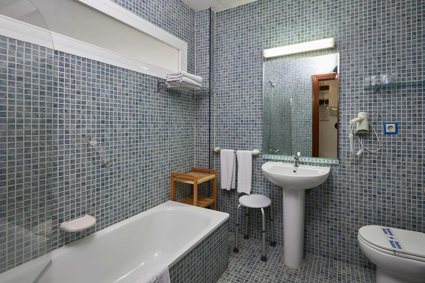 Bathroom in Apartamentos La Jabega