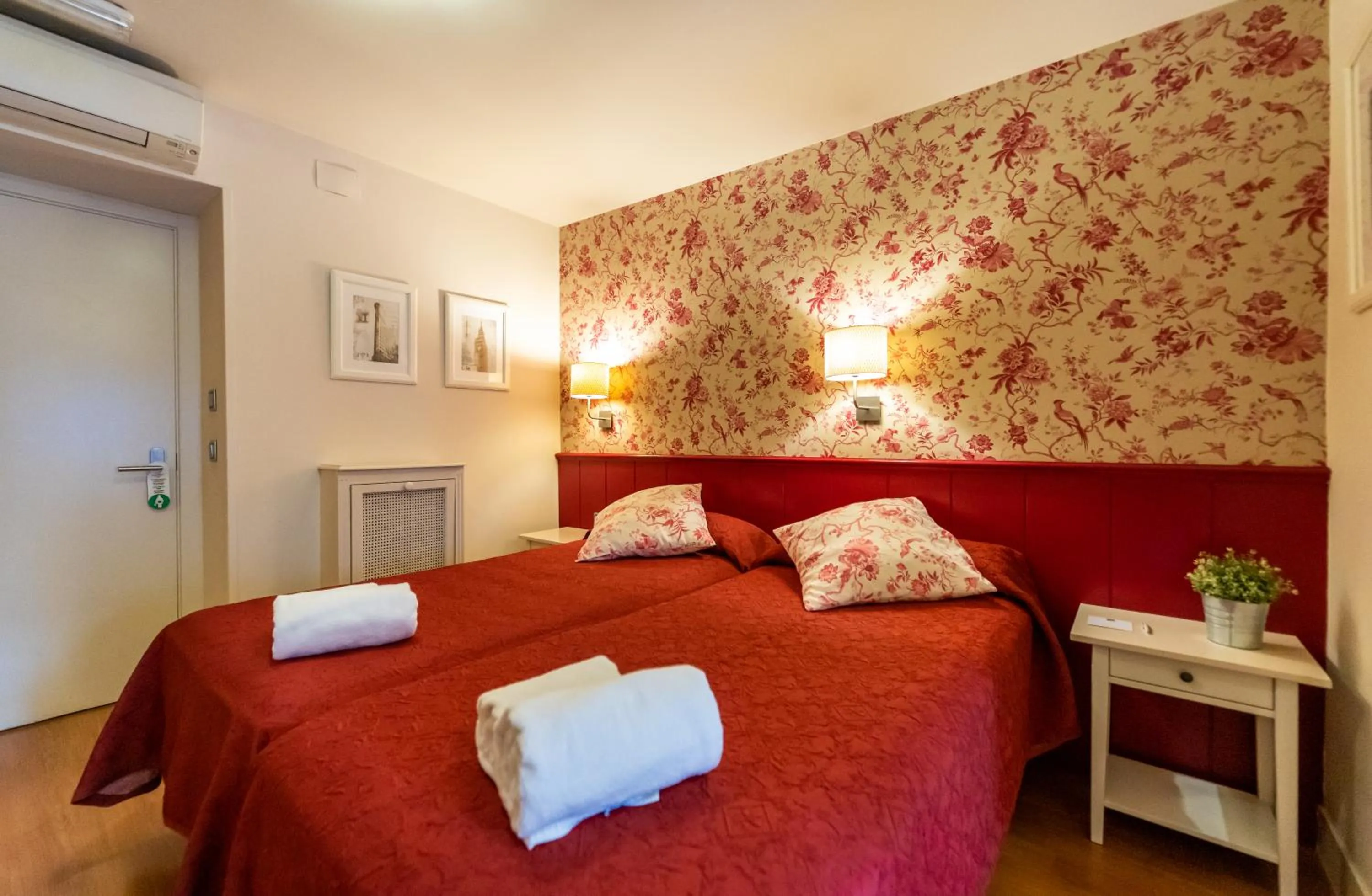 Decorative detail, Bed in Hostal Matheu