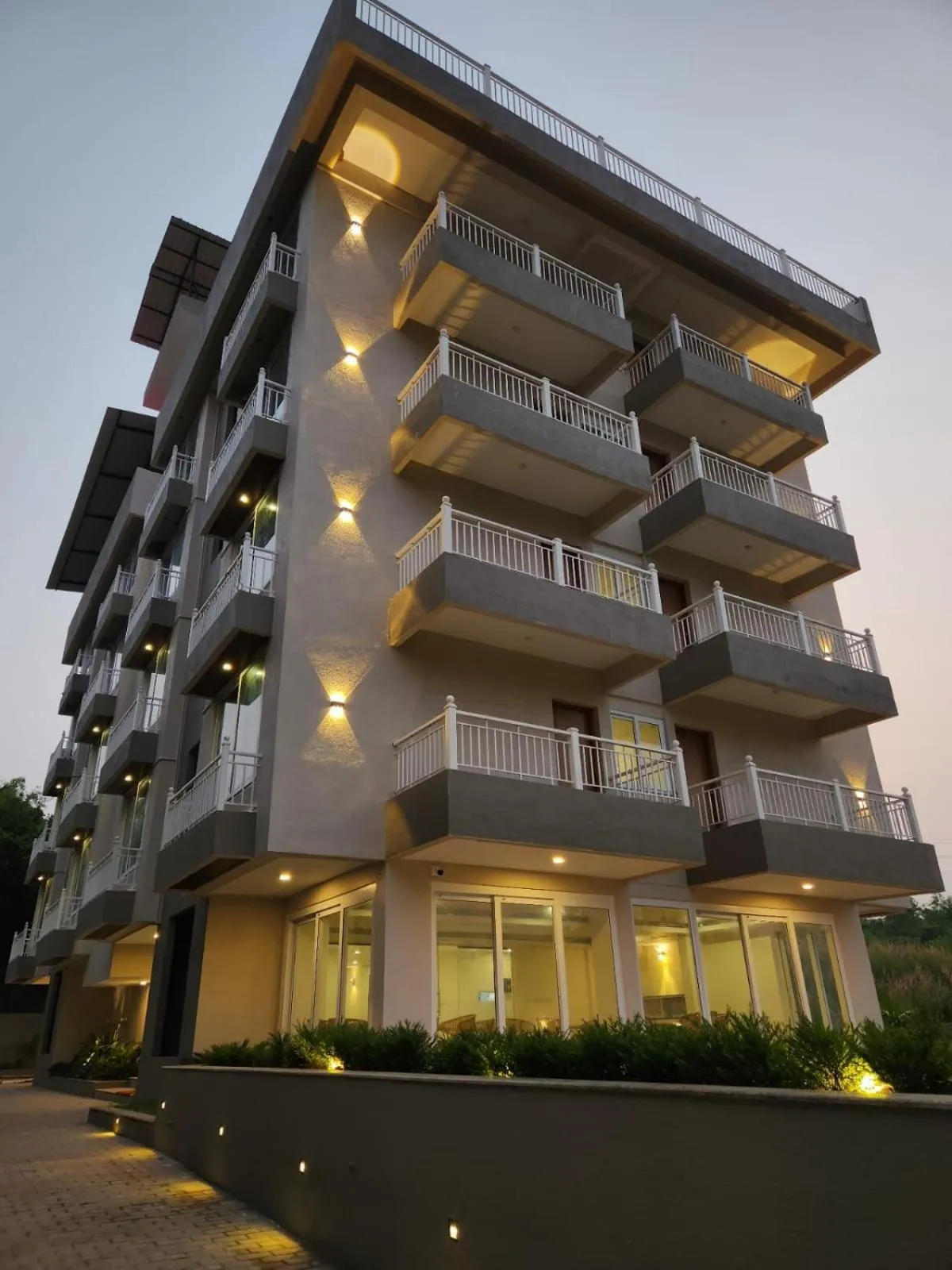 Property building in Hotel Wayfarer