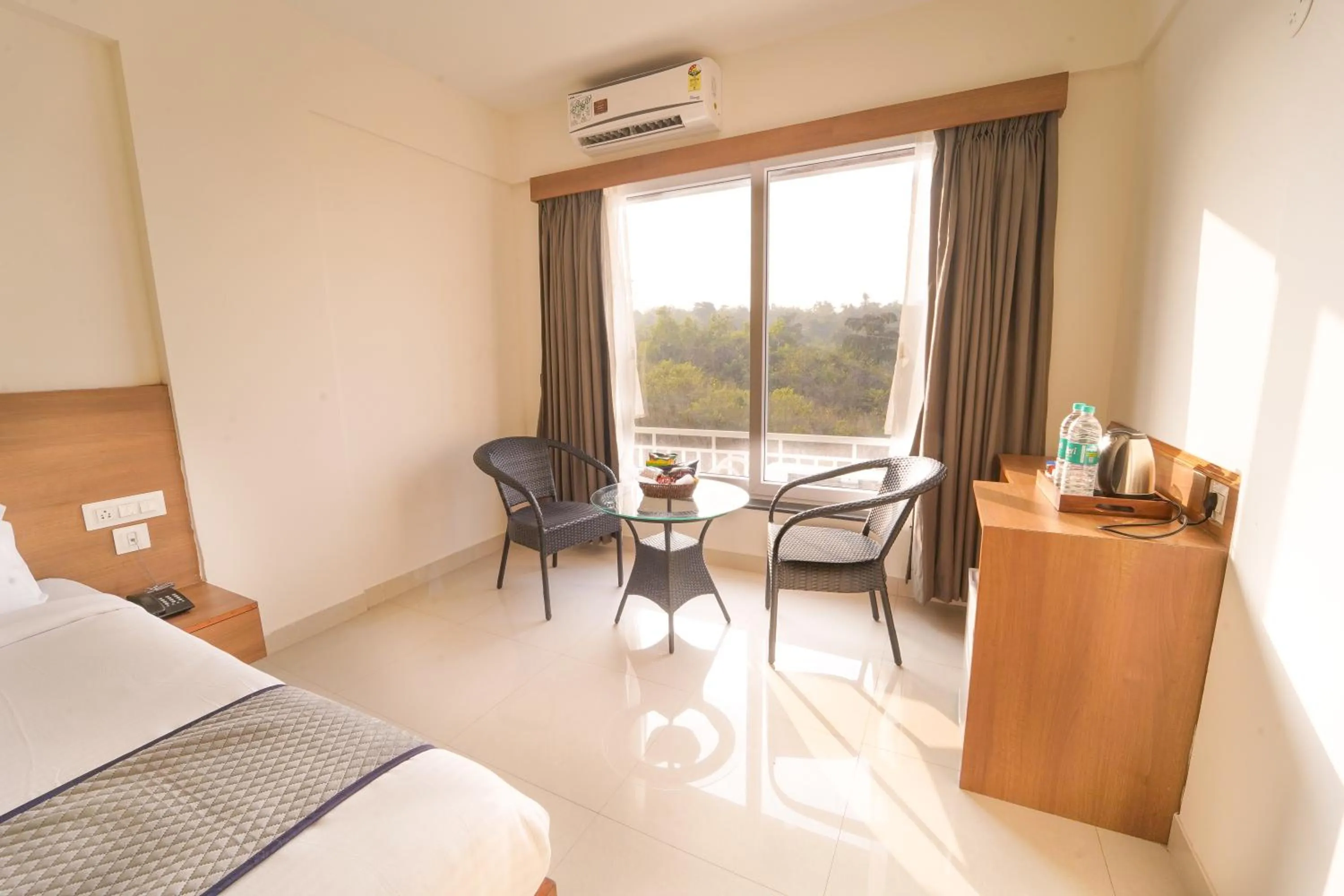 Bedroom, Bed in Hotel Wayfarer