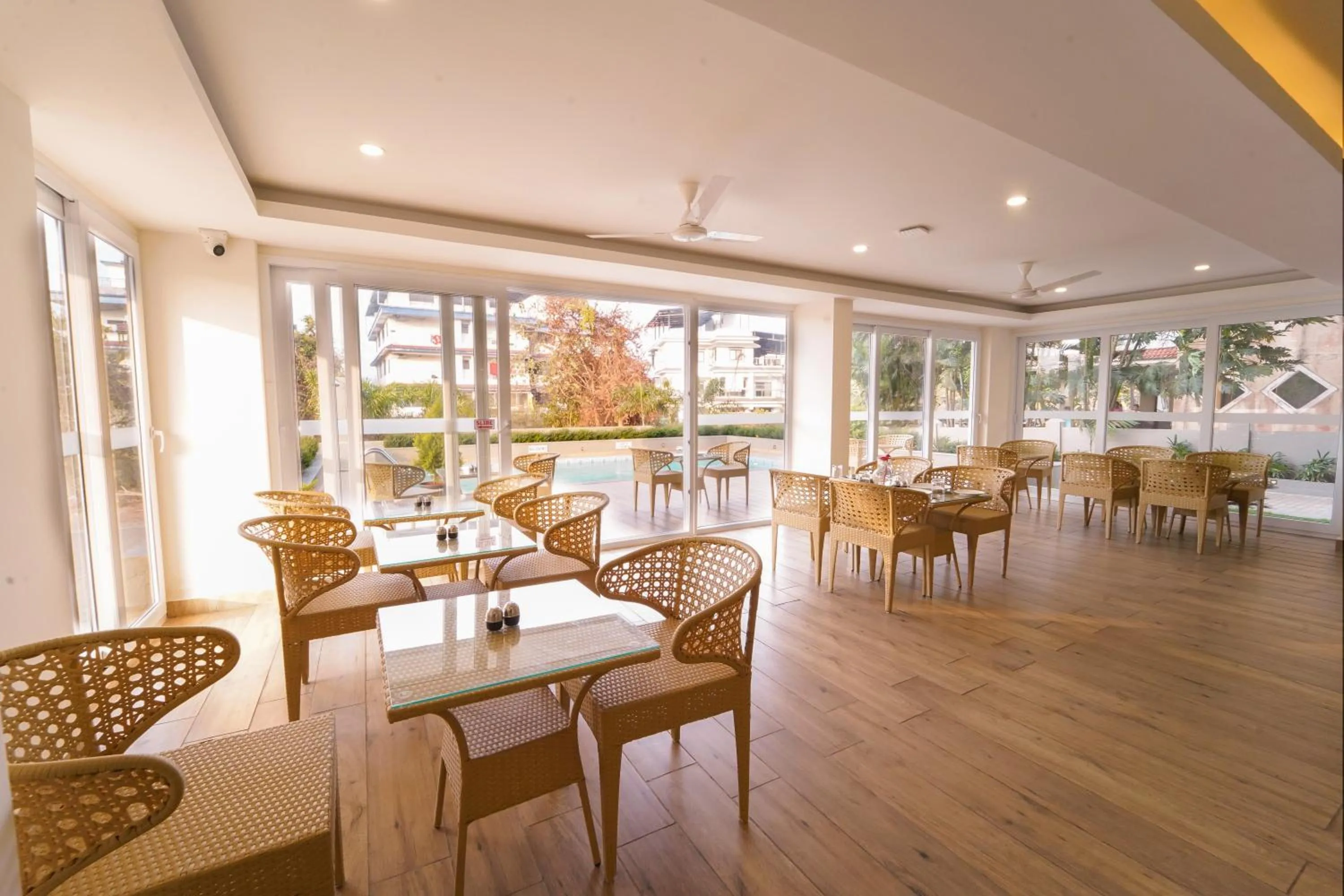 Restaurant/places to eat in Hotel Wayfarer