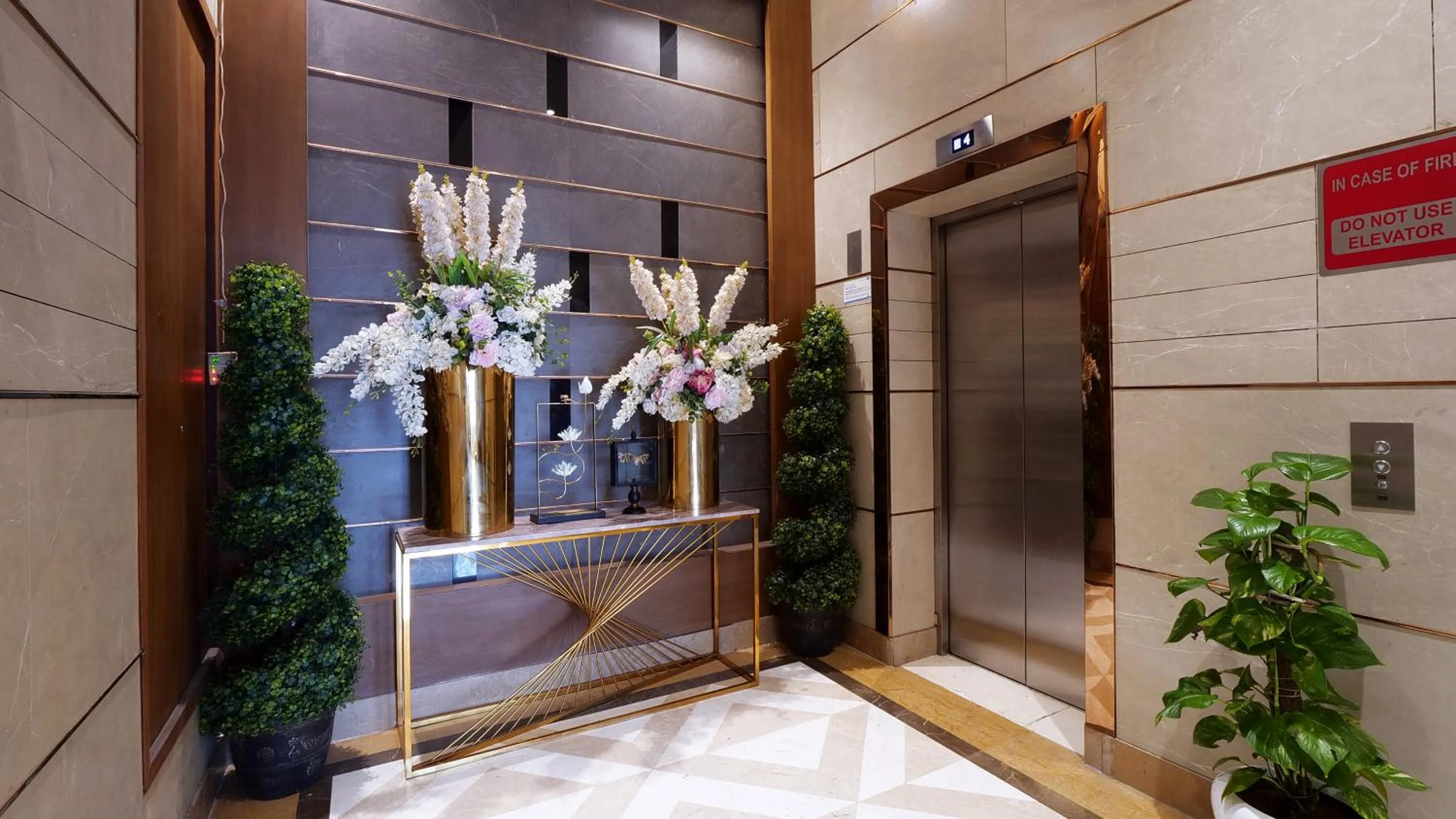 elevator in Orana Aurnum