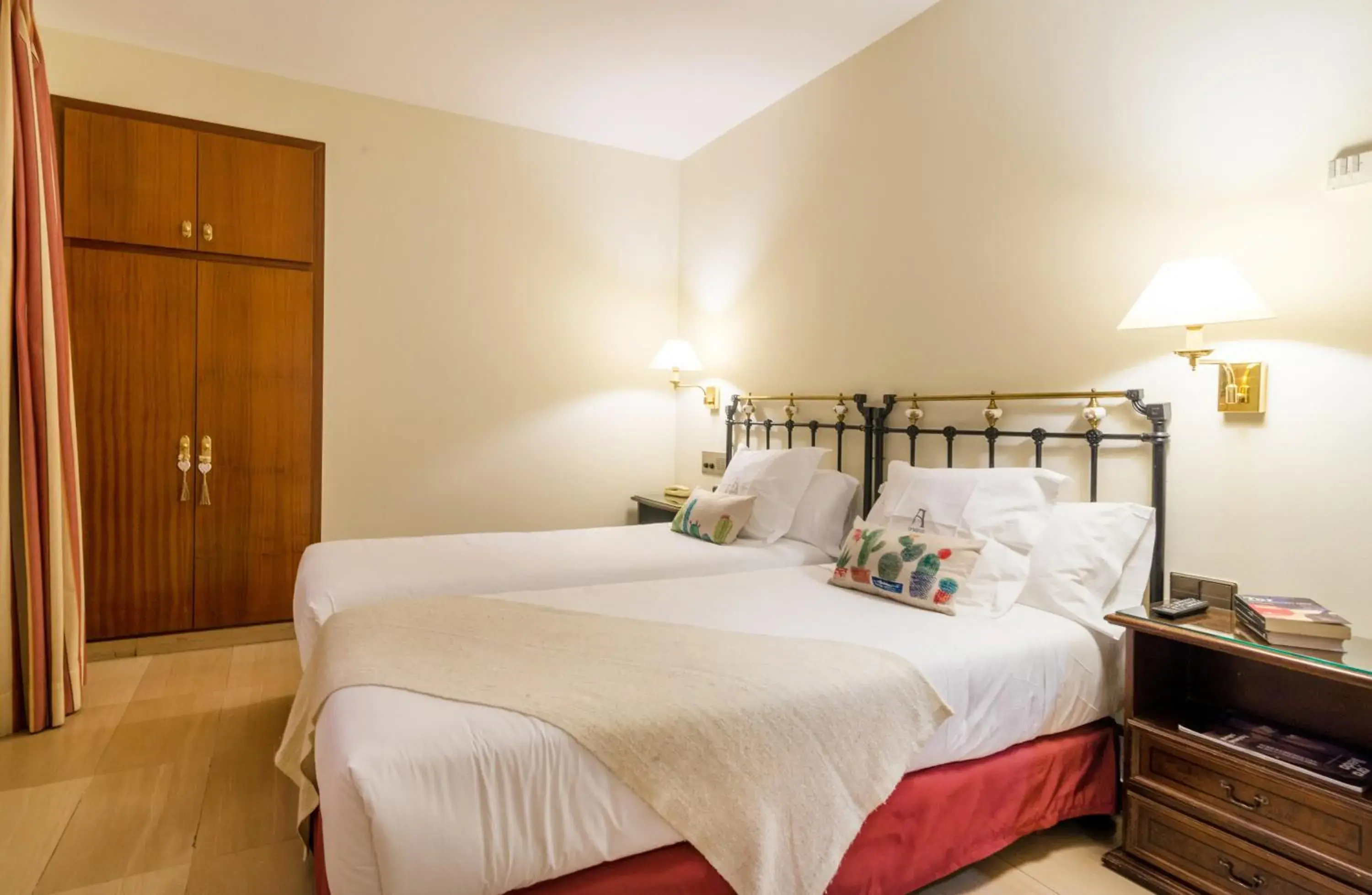 Basic Double Room in Hotel Andria Basic Double Room in Hotel Andria