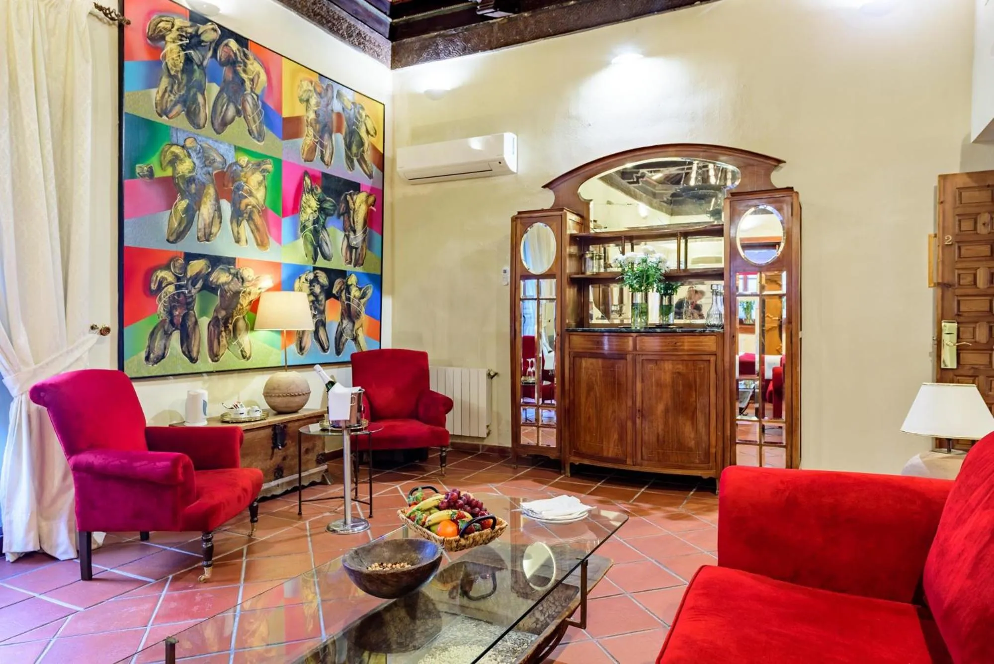 Communal lounge/ TV room in Palacio de Santa Inés