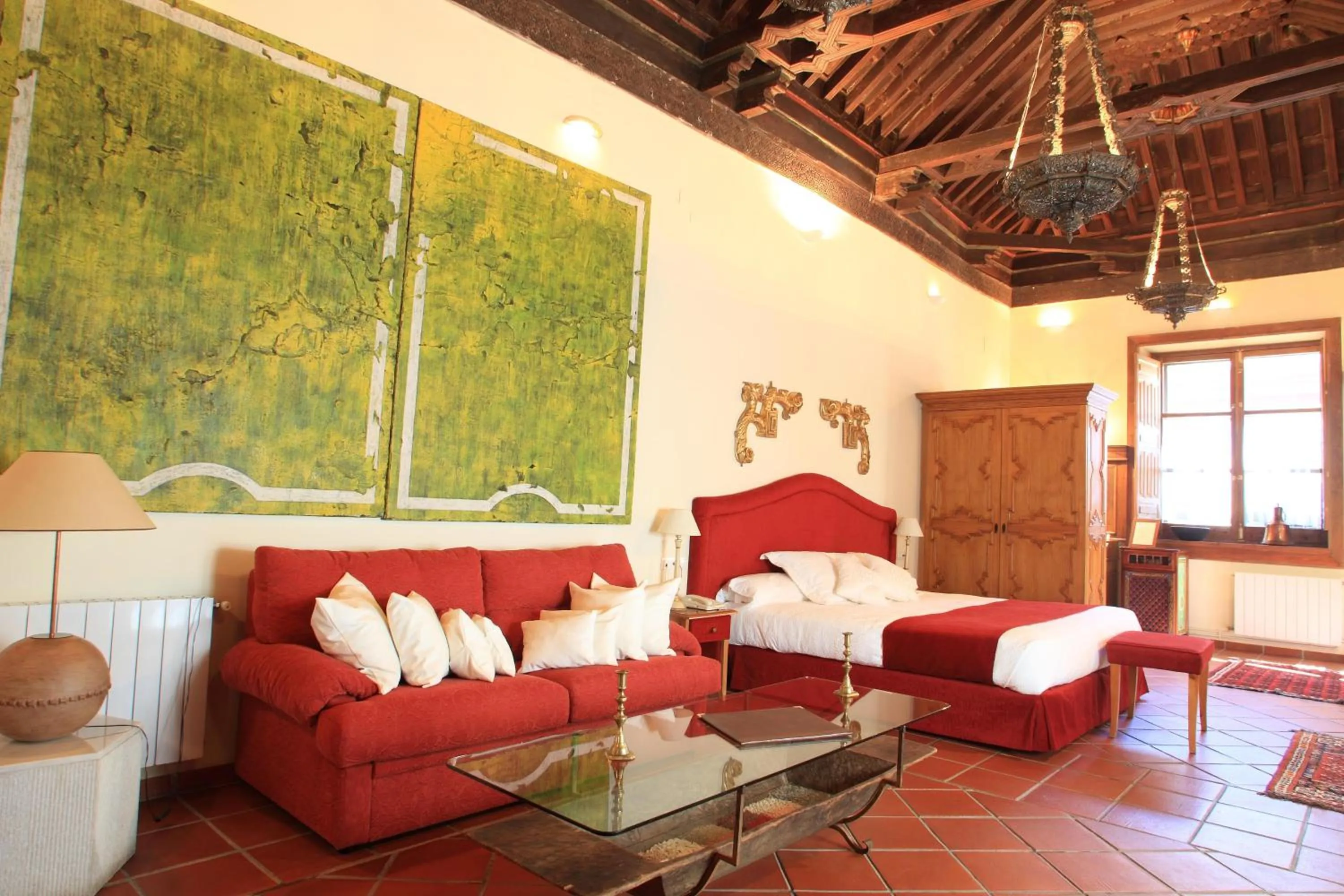 Photo of the whole room in Palacio de Santa Inés