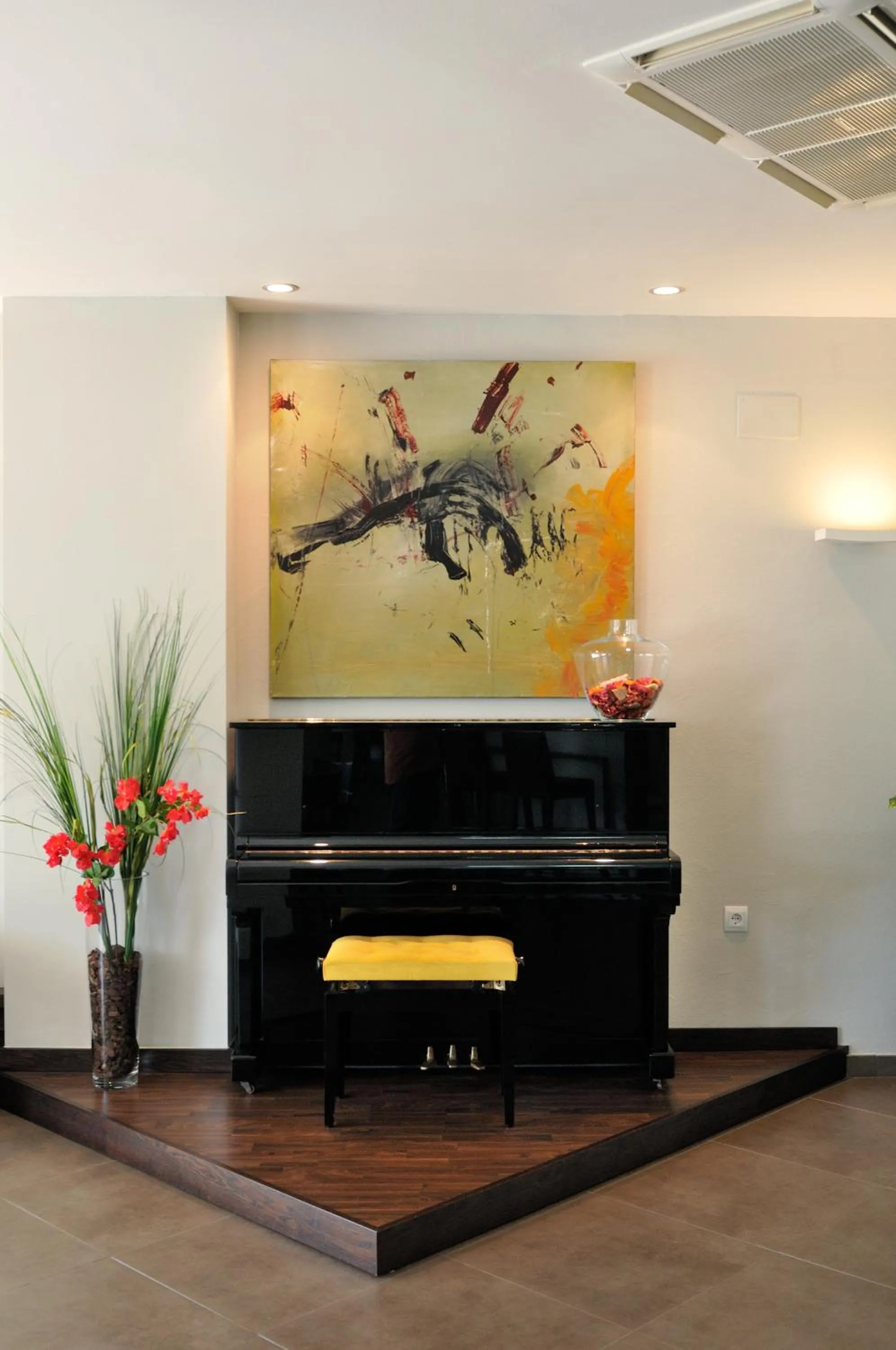 Lounge or bar in RVHotels Avenida