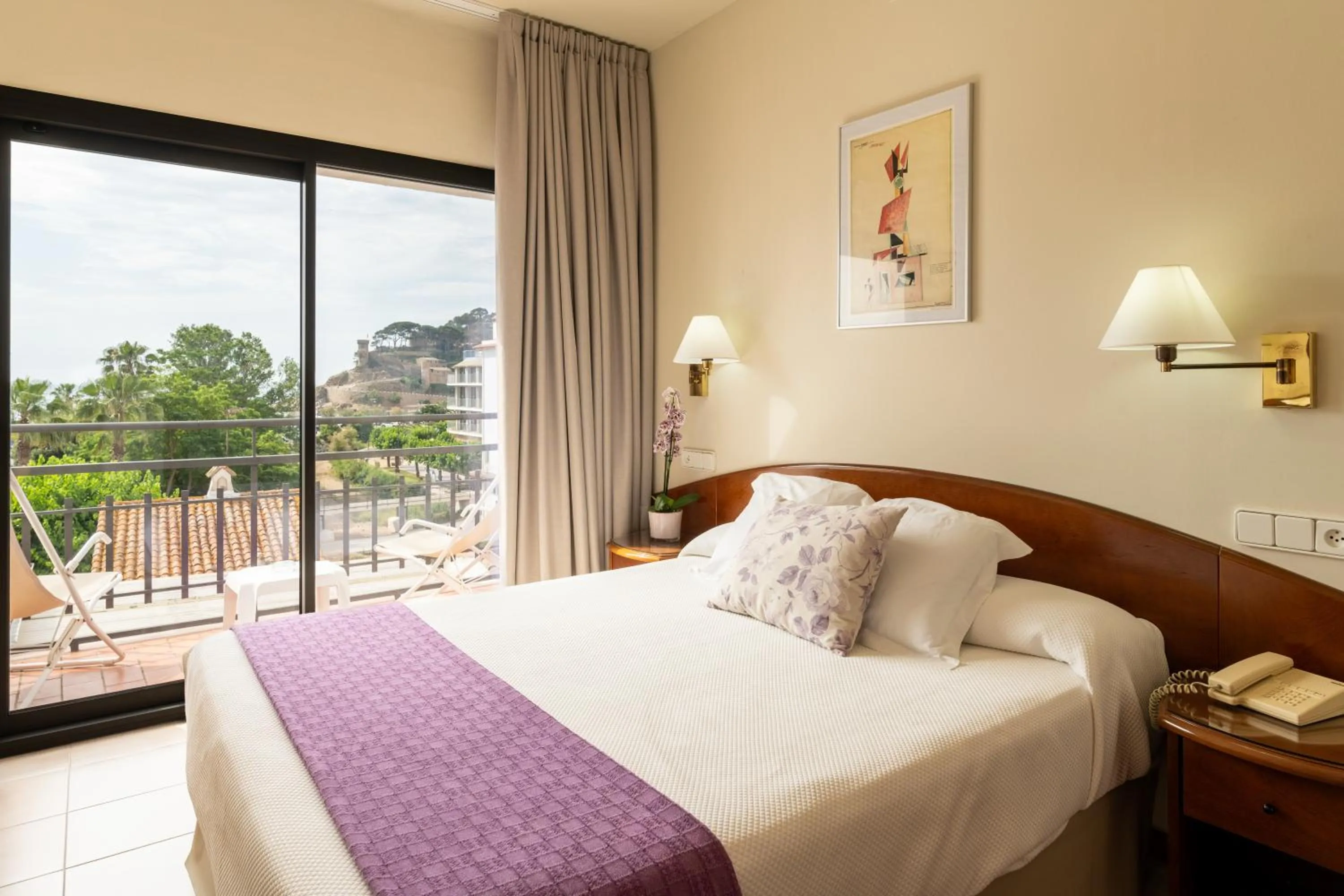 Photo of the whole room, Bed in RVHotels Avenida