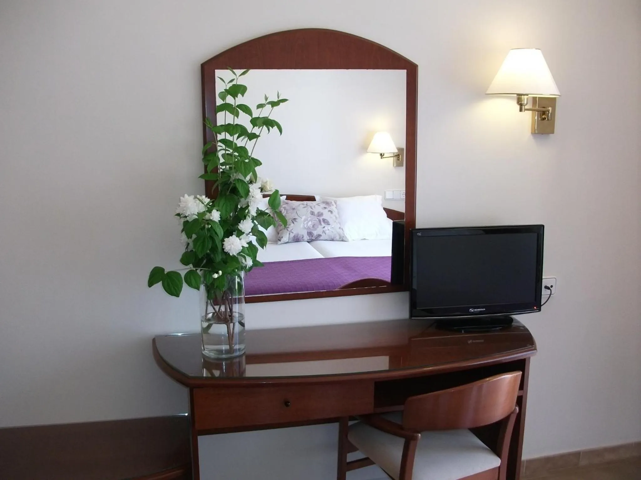 TV and multimedia, Bed in RVHotels Avenida