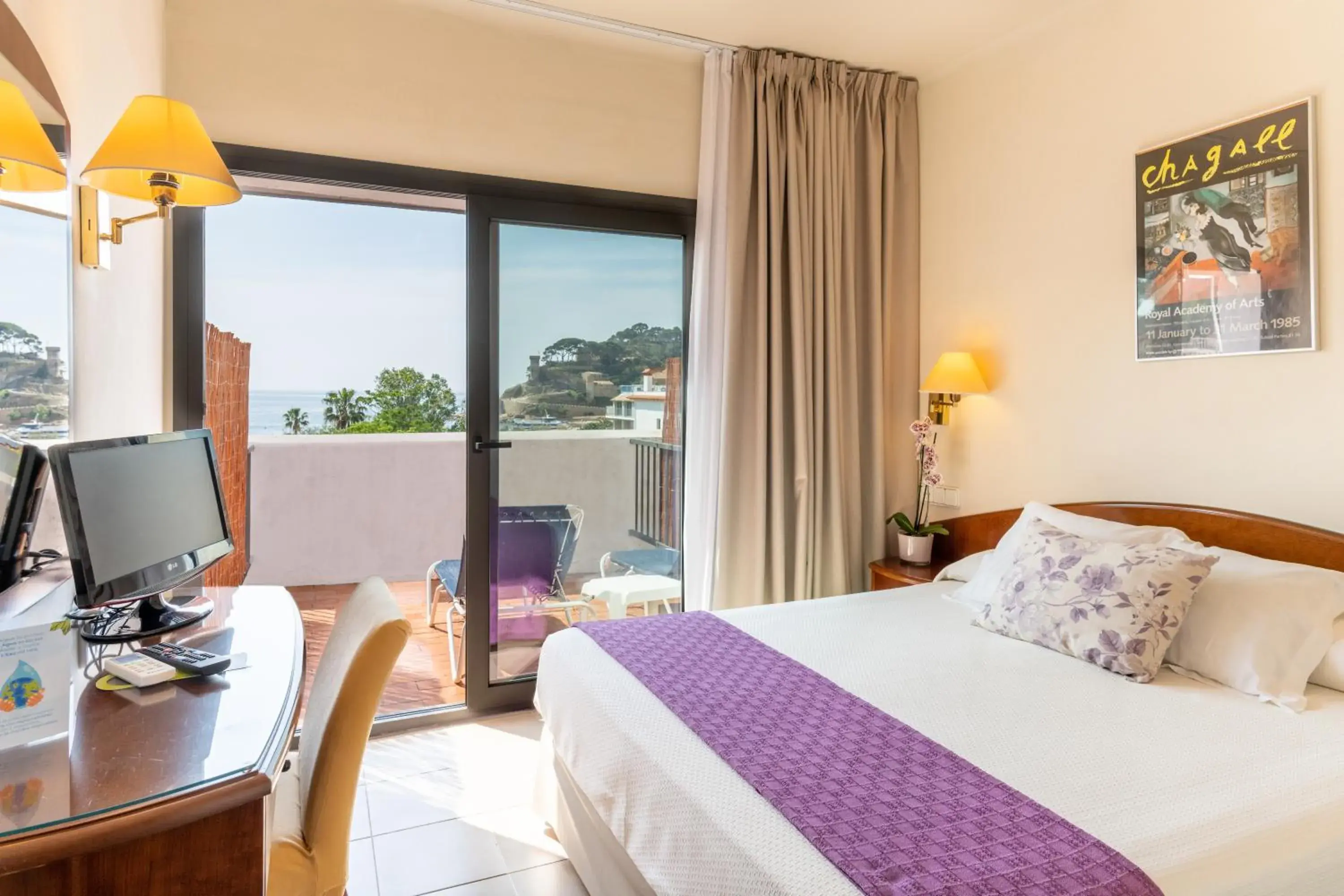 Double Room with Terrace in RVHotels Avenida Double Room with Terrace in RVHotels Avenida