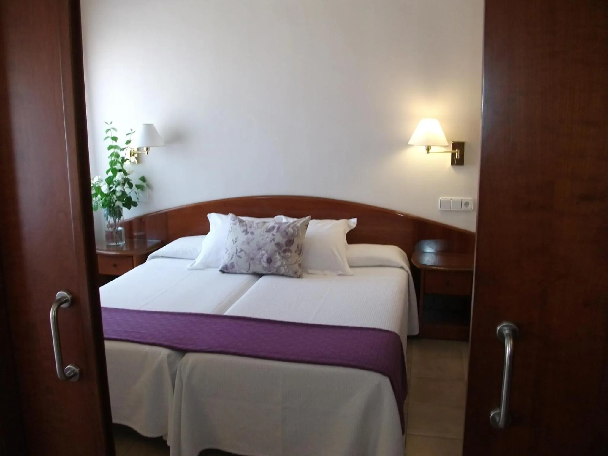 Photo of the whole room, Bed in RVHotels Avenida