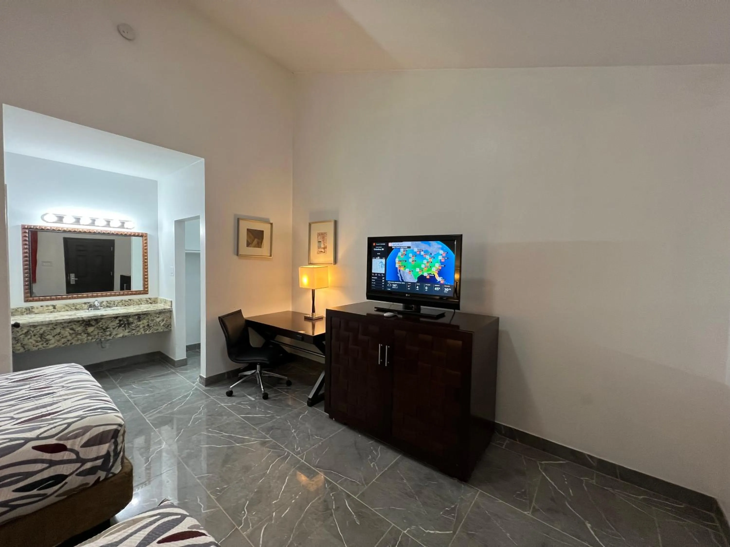 TV and multimedia, Bed in Bass Inn - Choke Canyon National Park