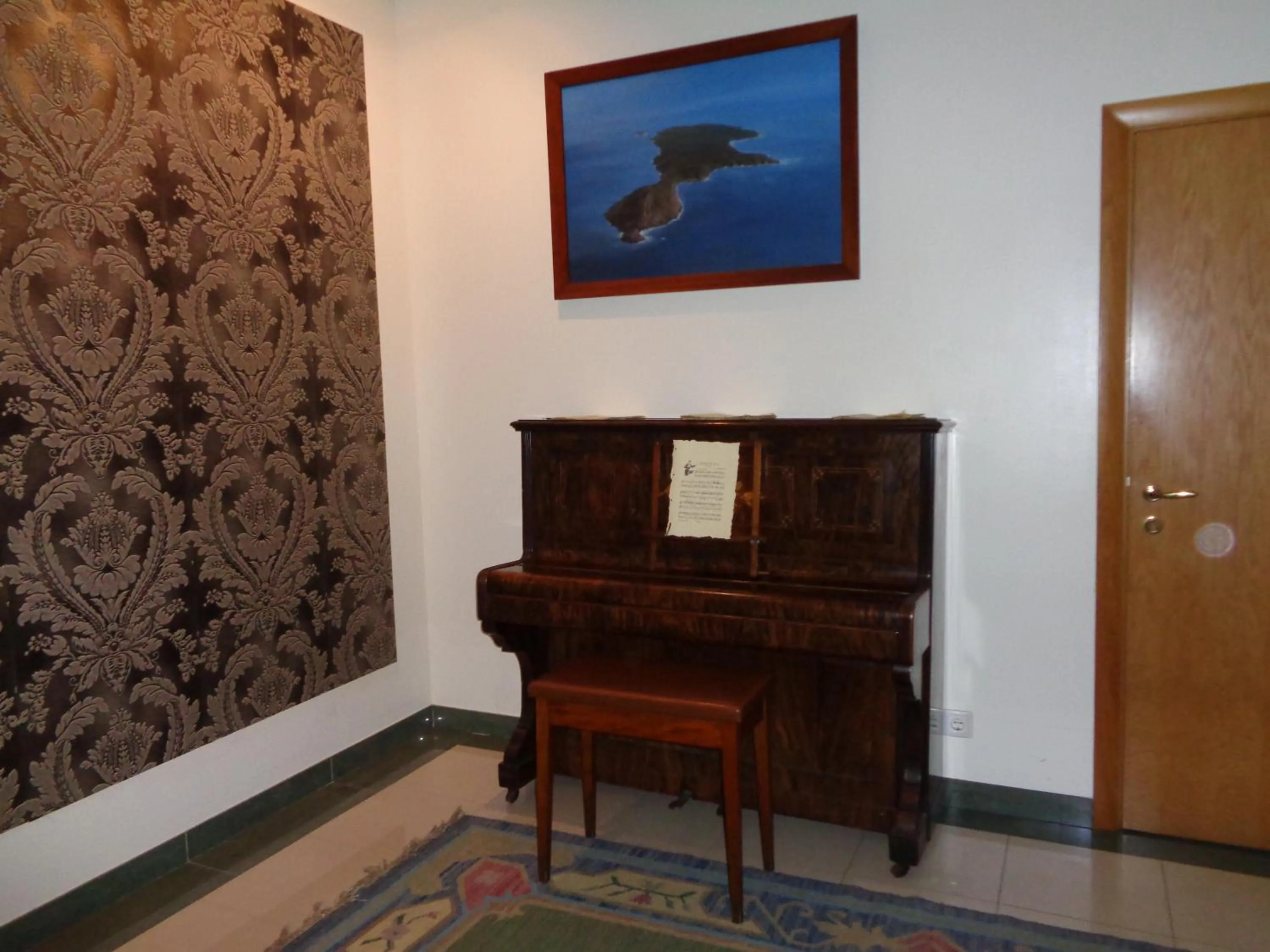 Communal lounge/ TV room in Hotel Villa De Betanzos