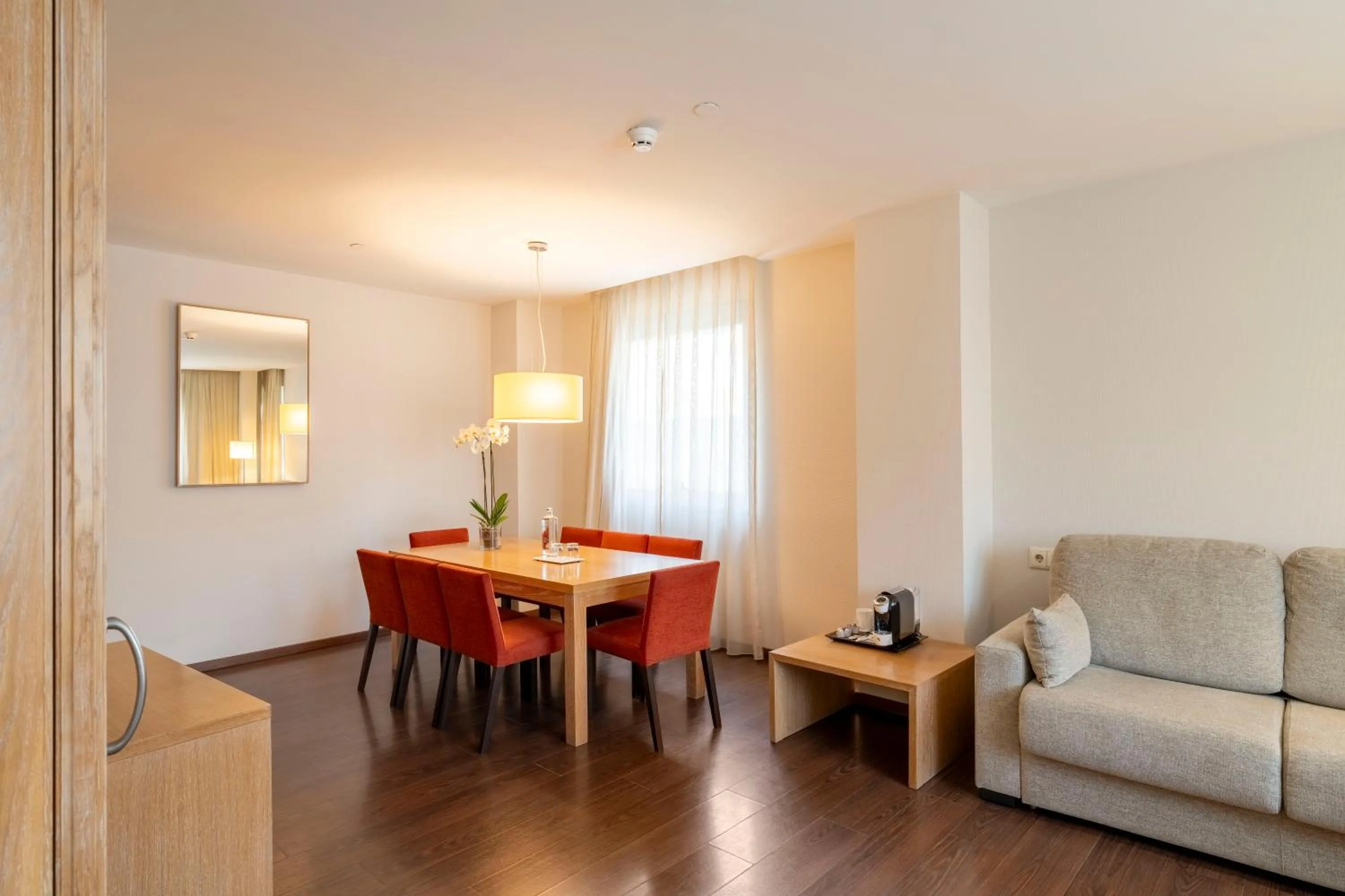 Living room in Eurostars Lucentum