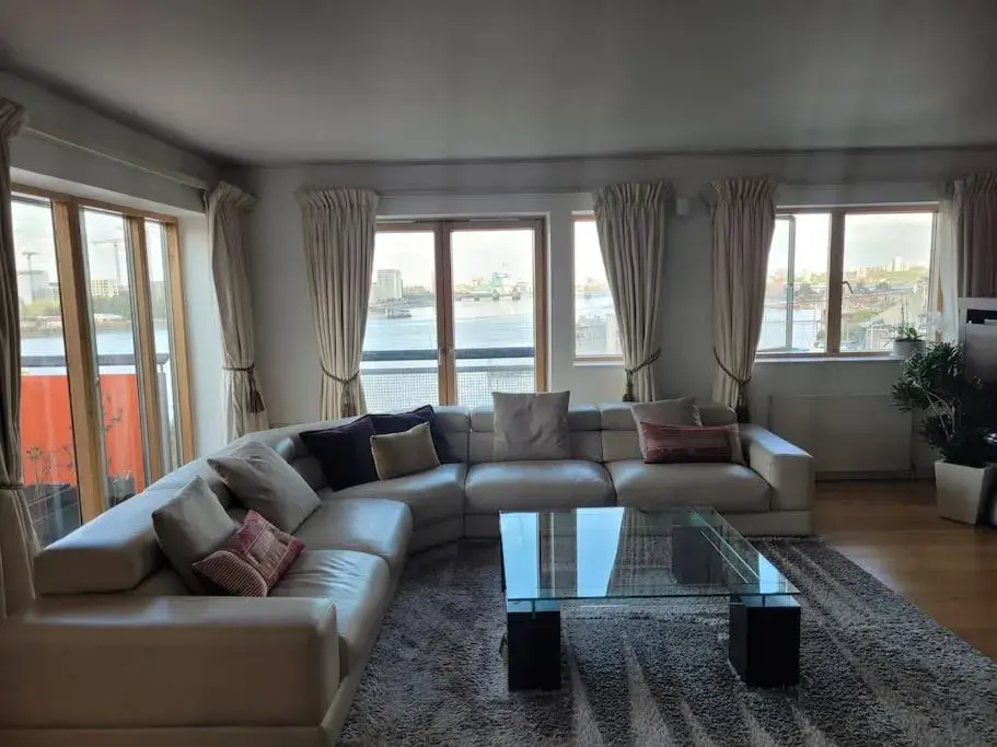 Stunning 3 Double Bedroom Apt in Greenwich near O2 Stunning 3 Double Bedroom Apt in Greenwich near O2