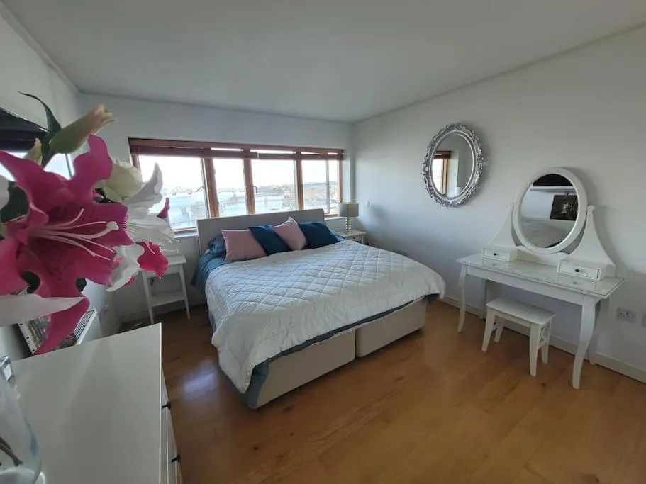 Bedroom, Bed in Stunning 3 Double Bedroom Apt in Greenwich near O2