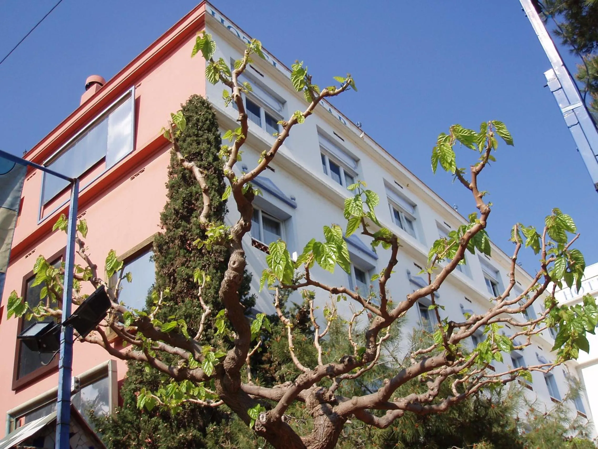 Facade/entrance in Cèsar