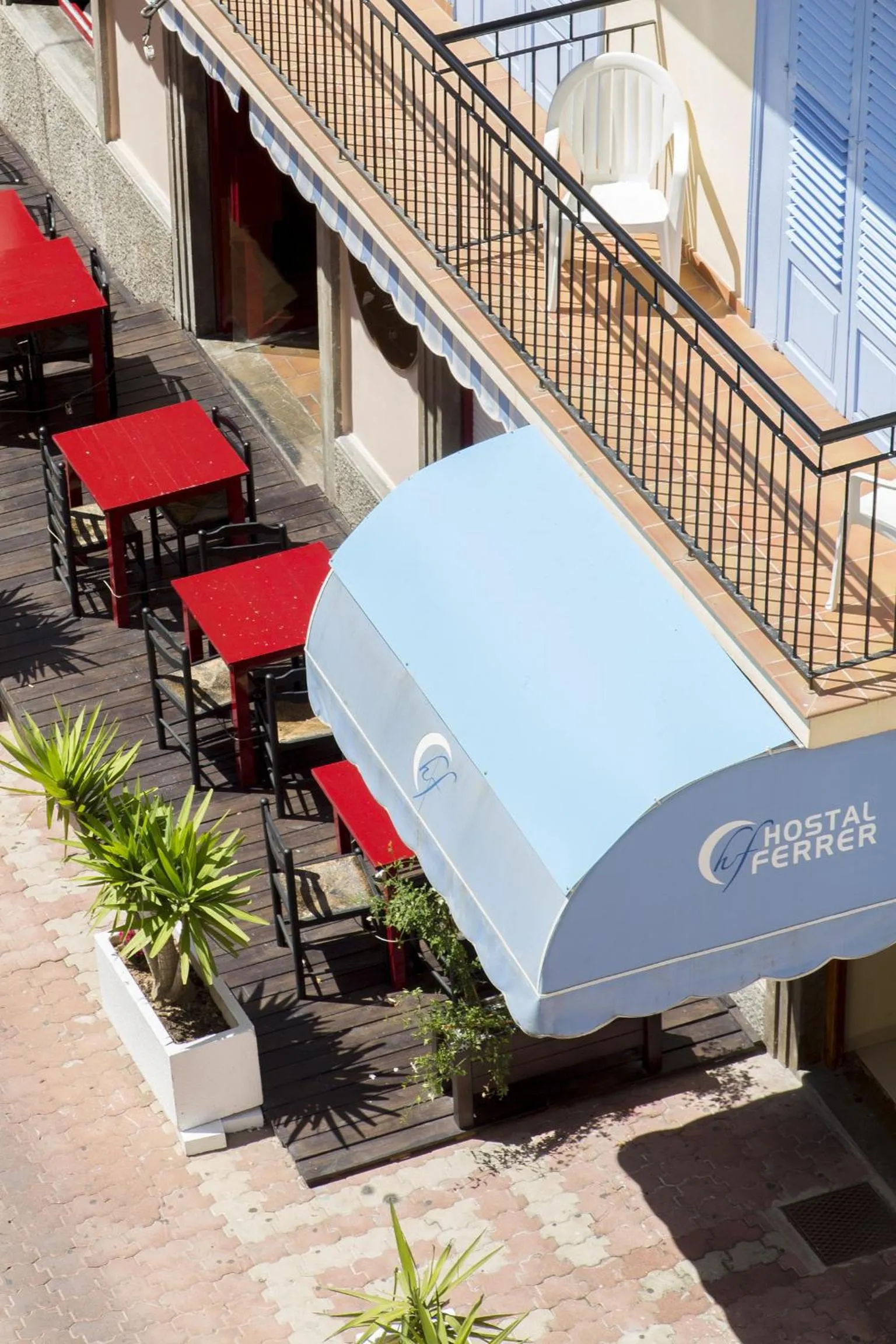 Facade/entrance in Hostal Ferrer