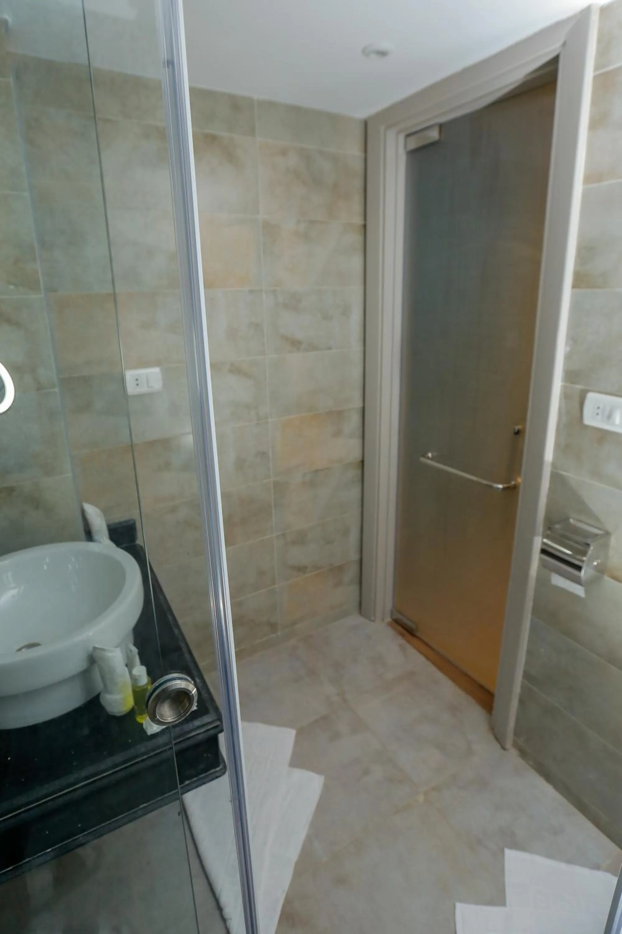 Shower in Sky Pyramids View Inn