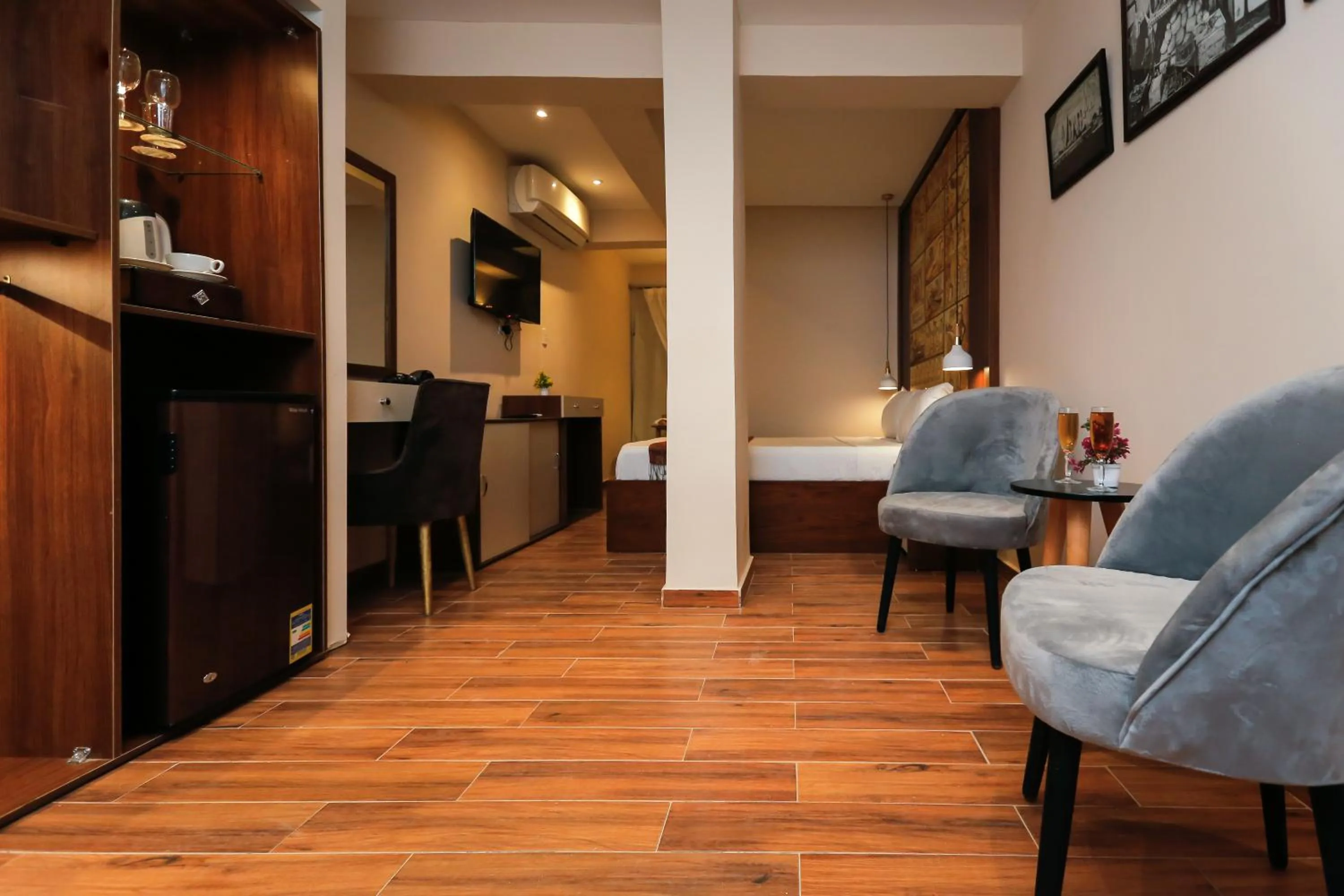 TV and multimedia in Sky Pyramids View Inn